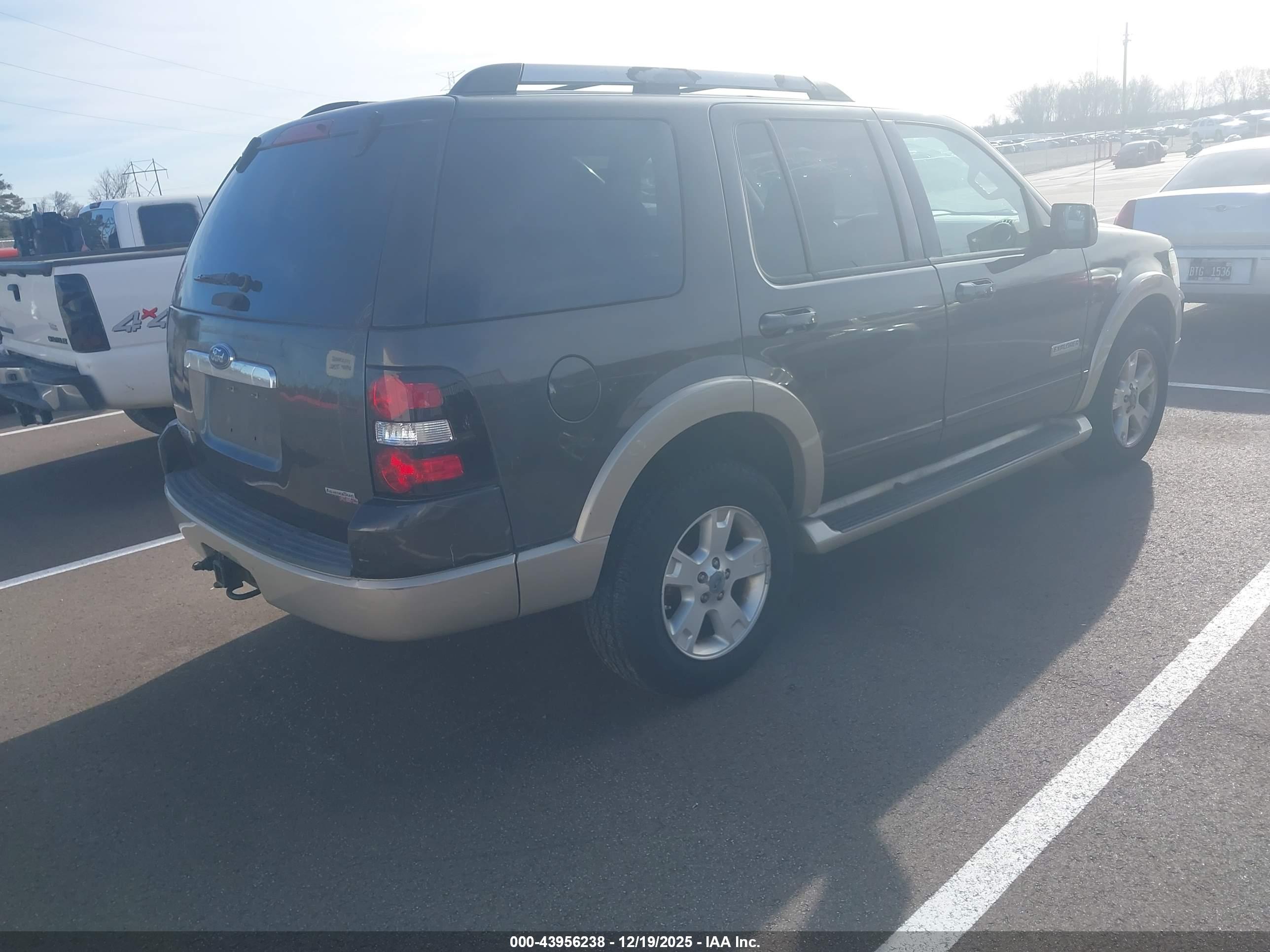 FORD EXPLORER image 4