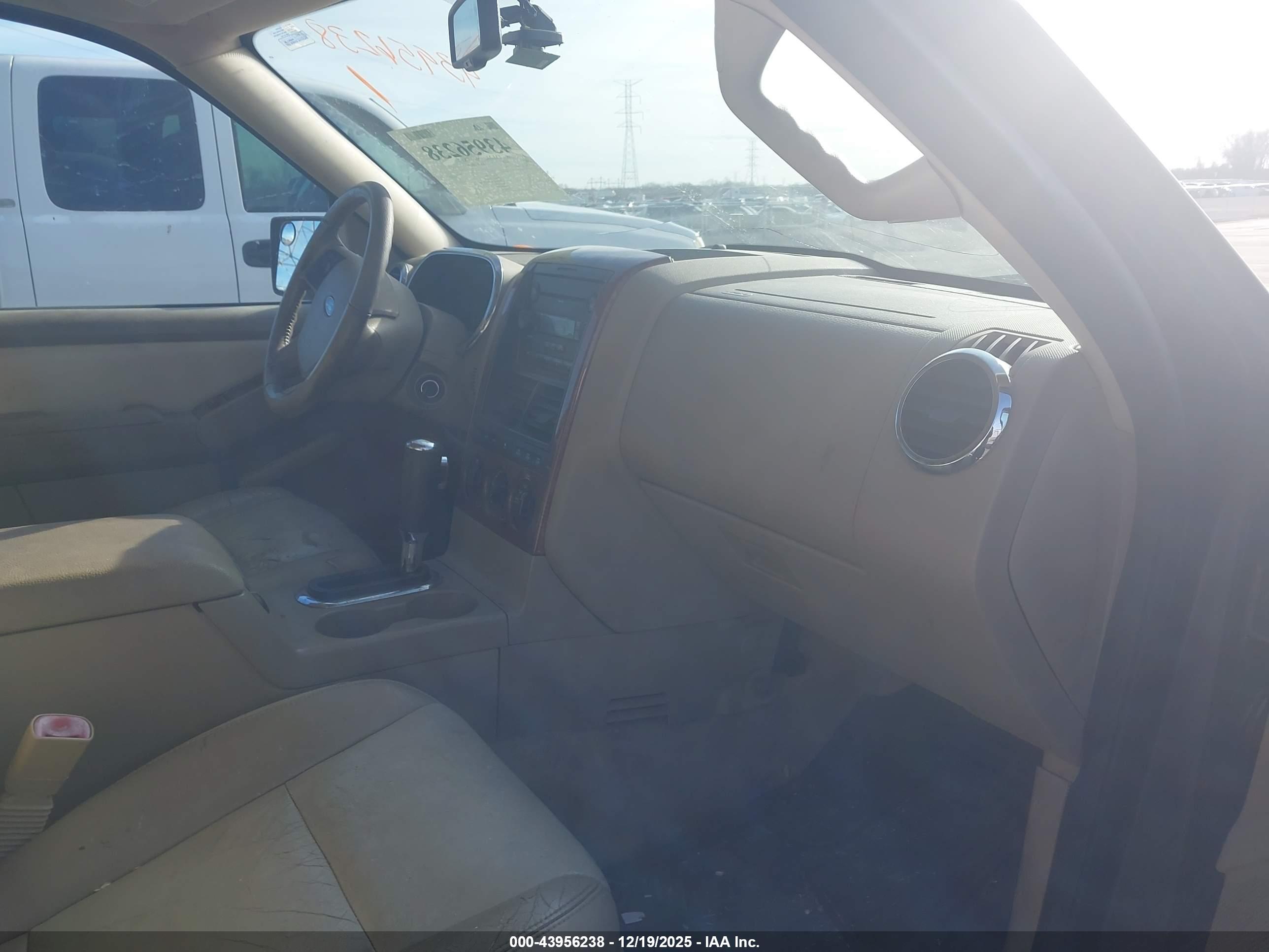 FORD EXPLORER image 5