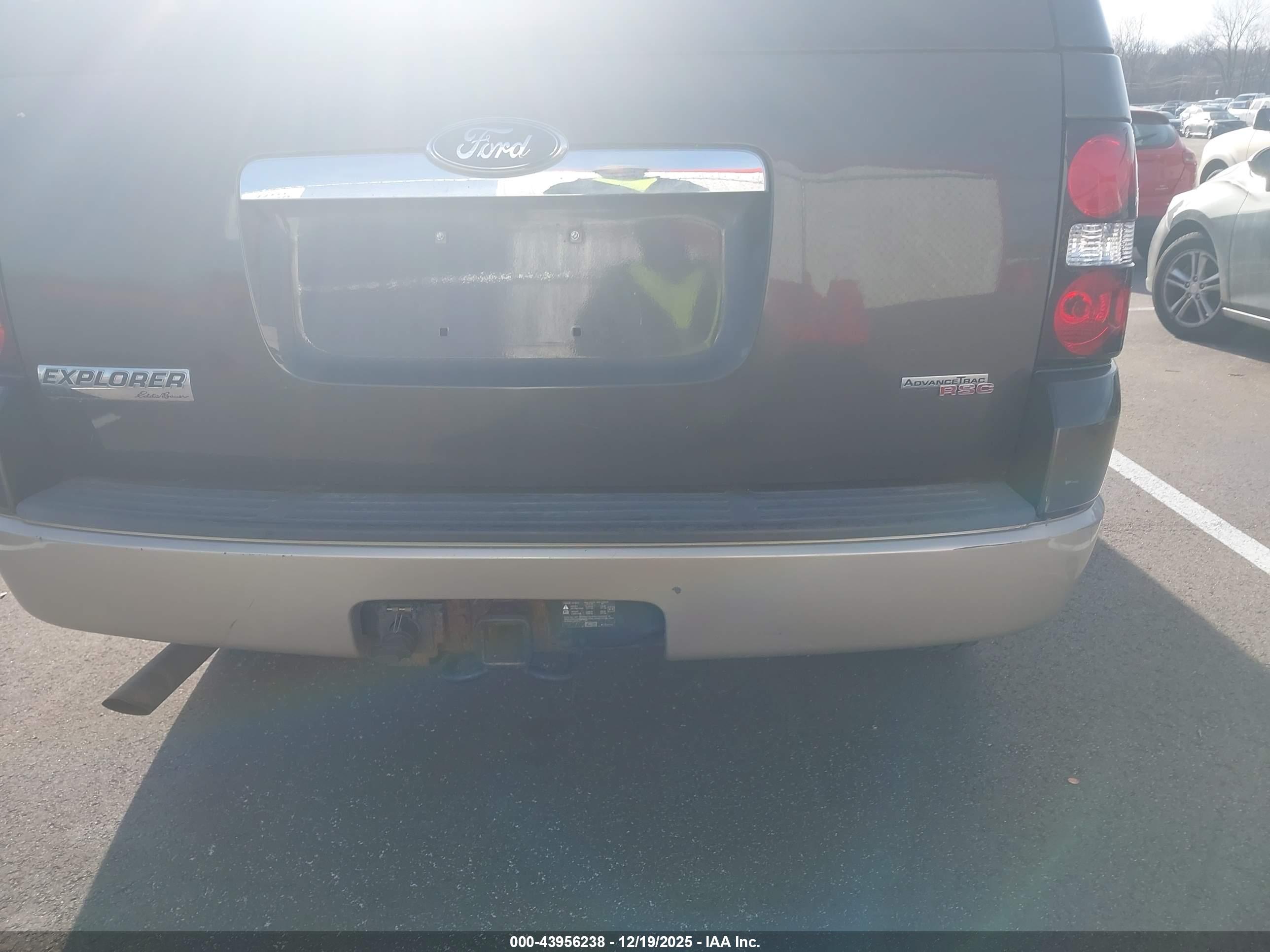 FORD EXPLORER image 6