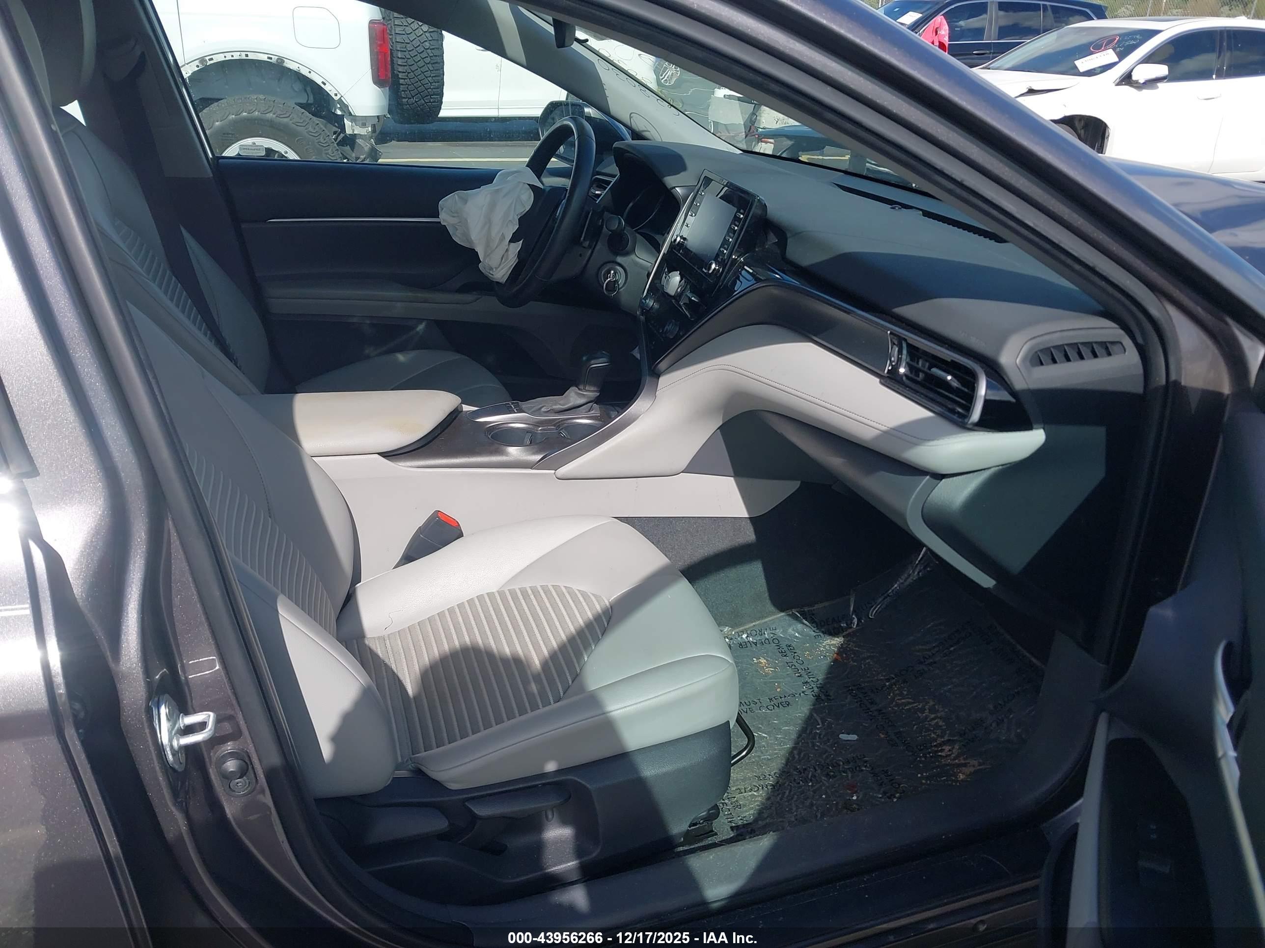 TOYOTA CAMRY image 5