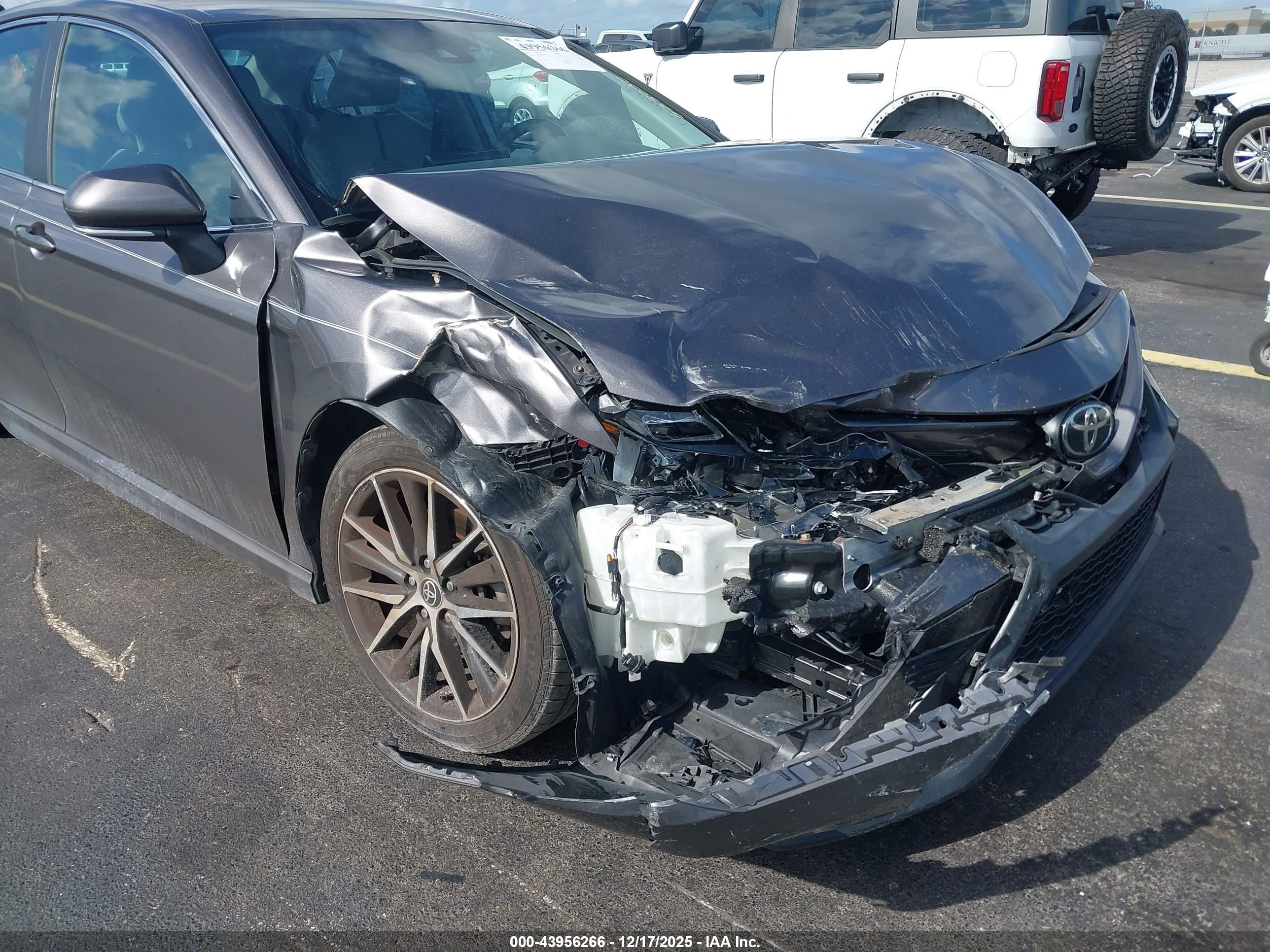 TOYOTA CAMRY image 6