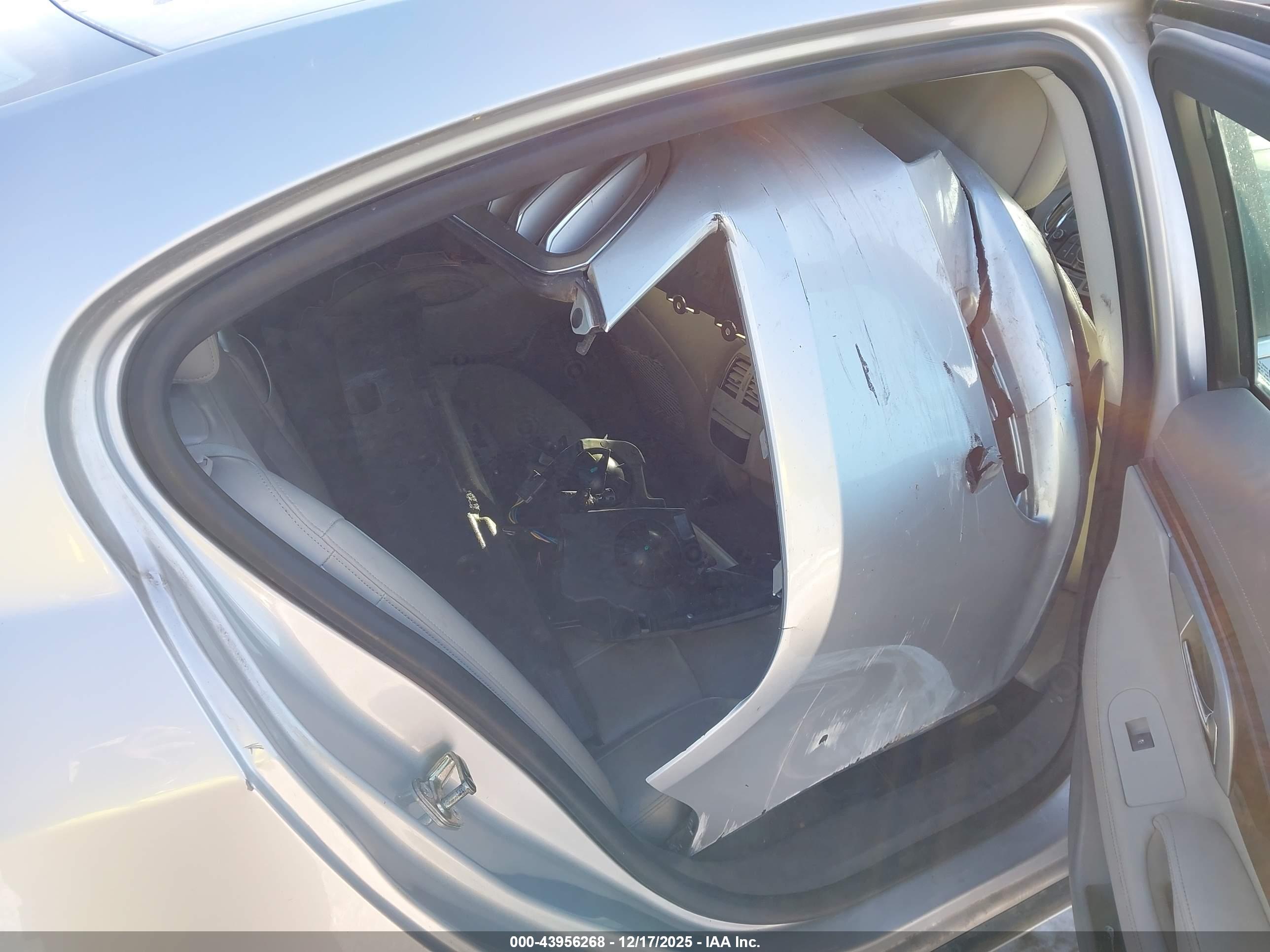 BUICK LACROSSE image 8