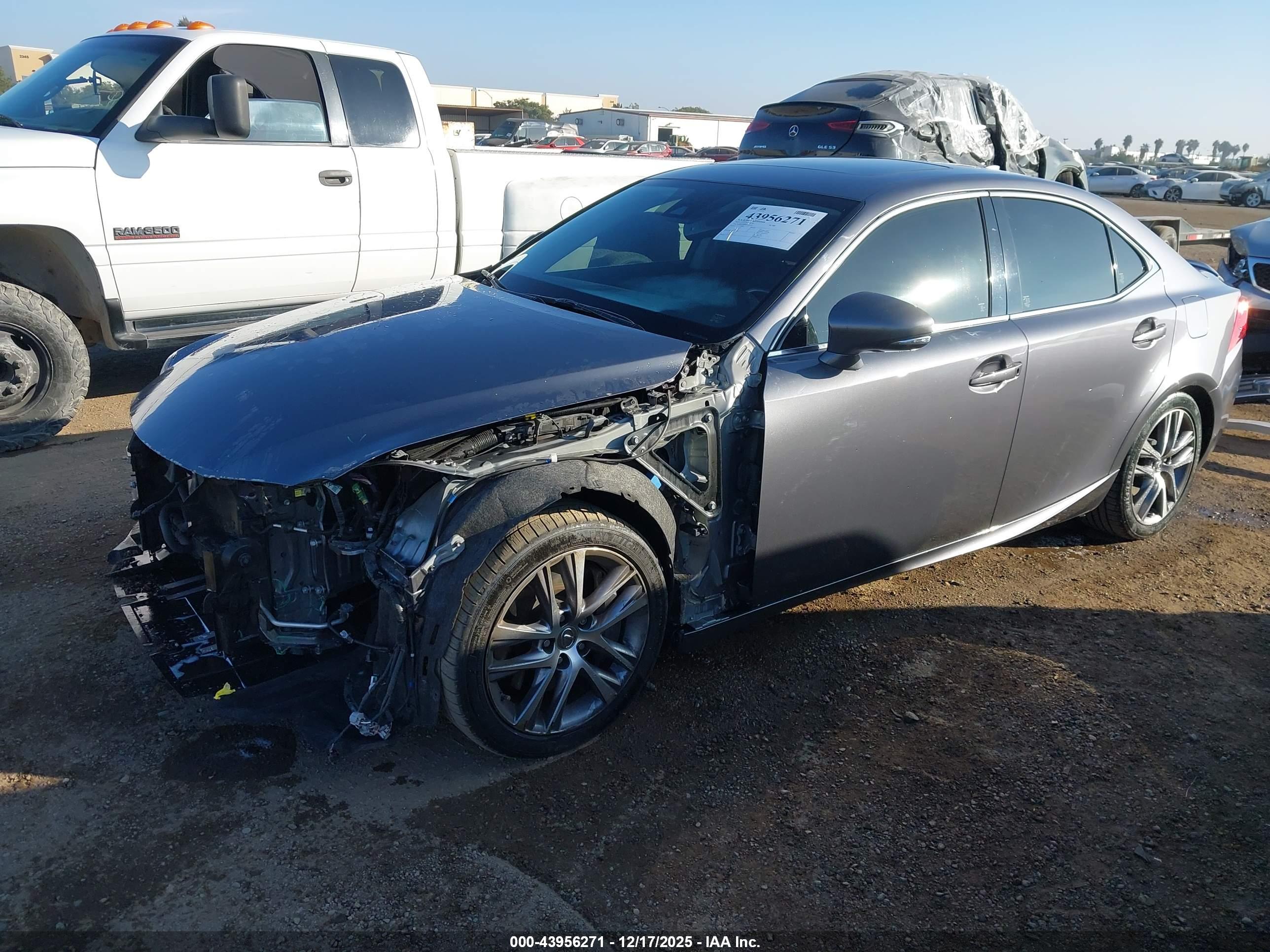 LEXUS IS image 2