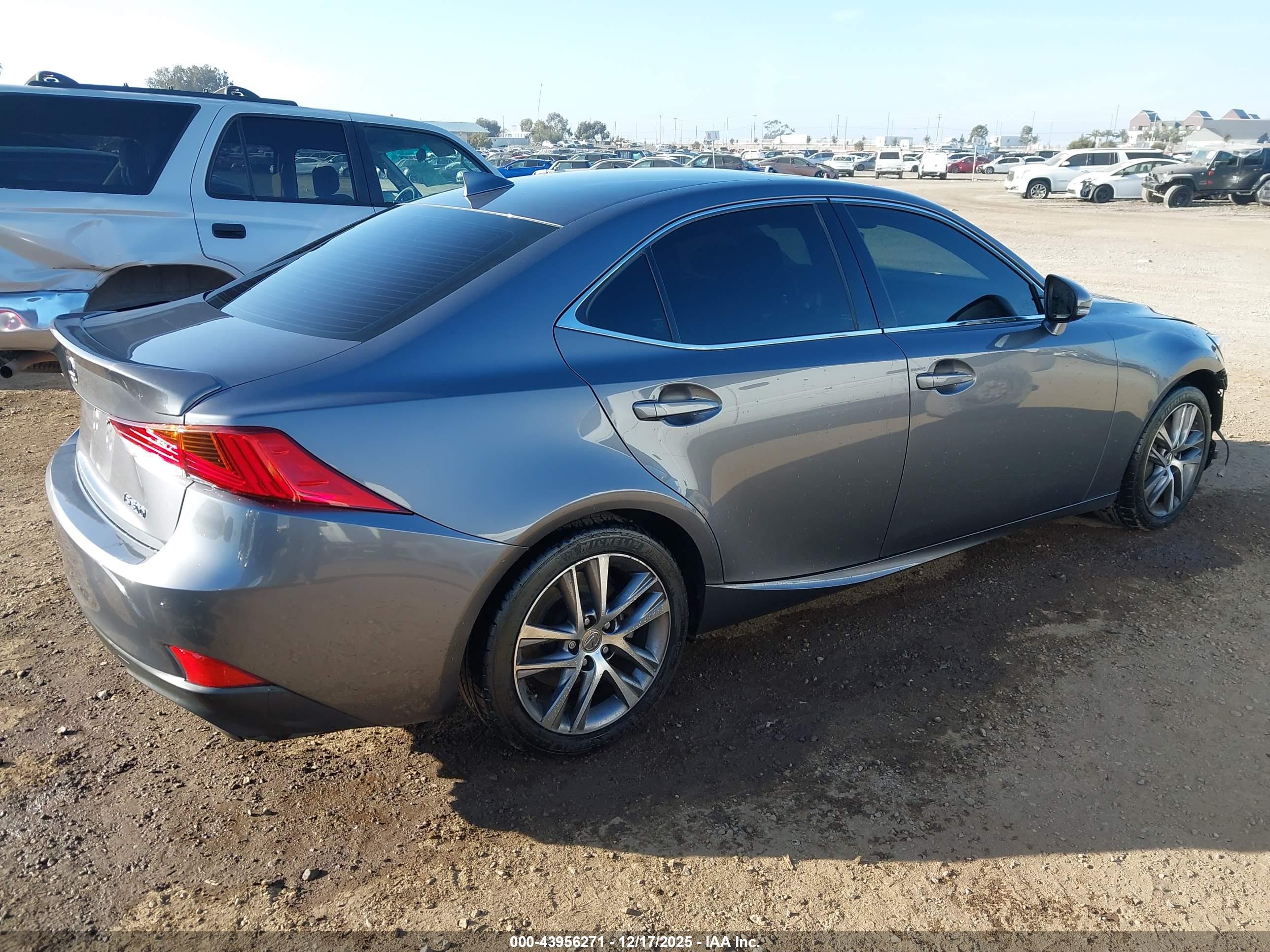 LEXUS IS image 4