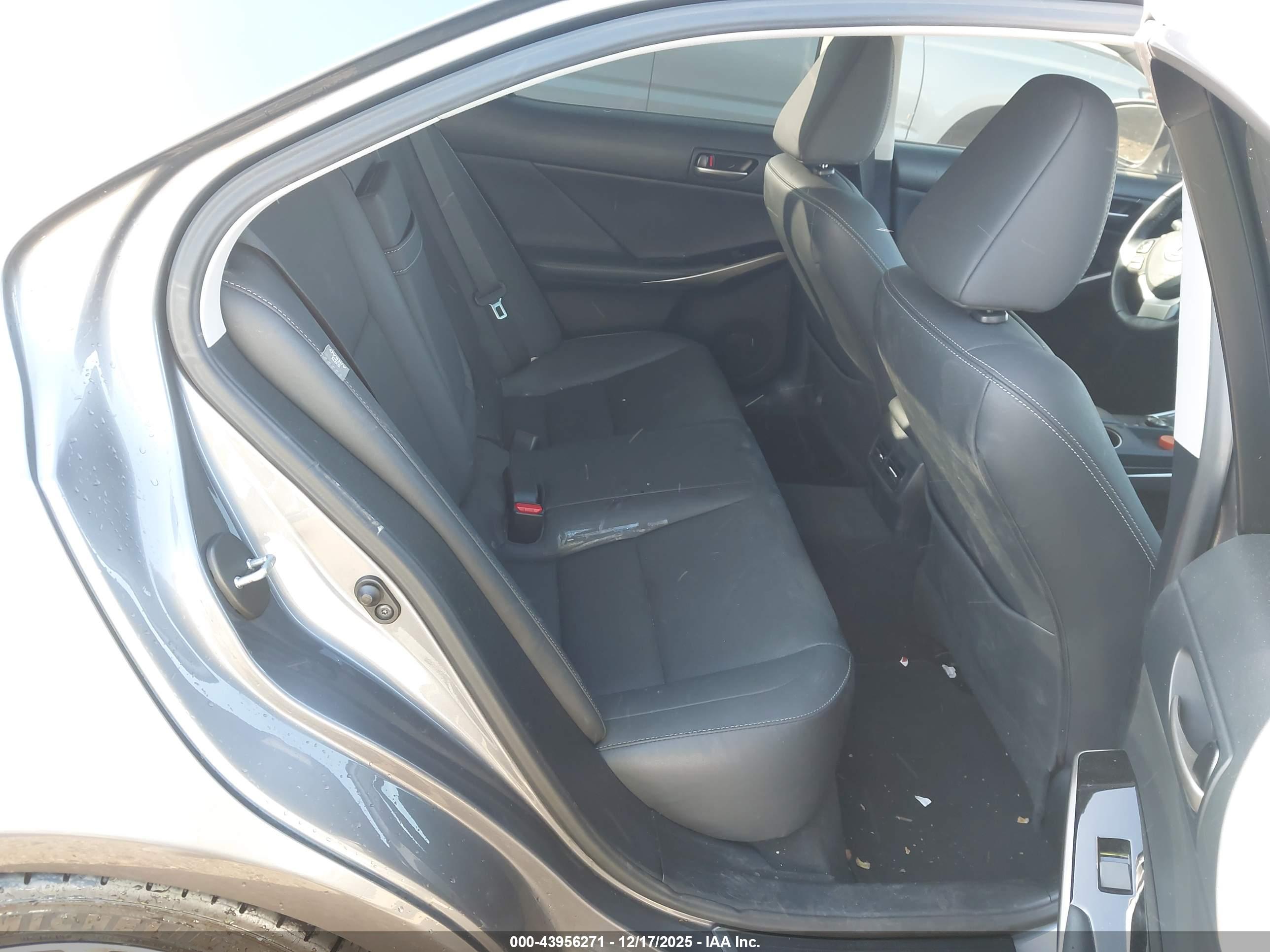 LEXUS IS image 8
