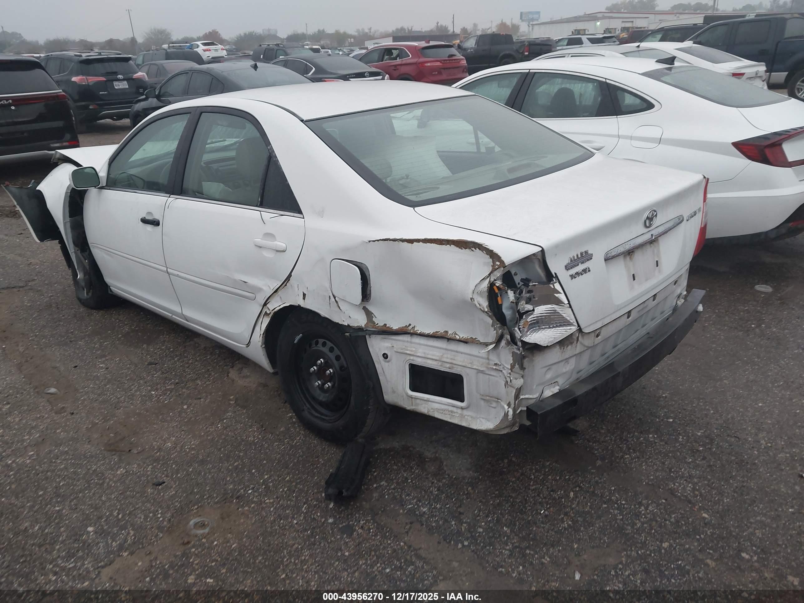 TOYOTA CAMRY image 3