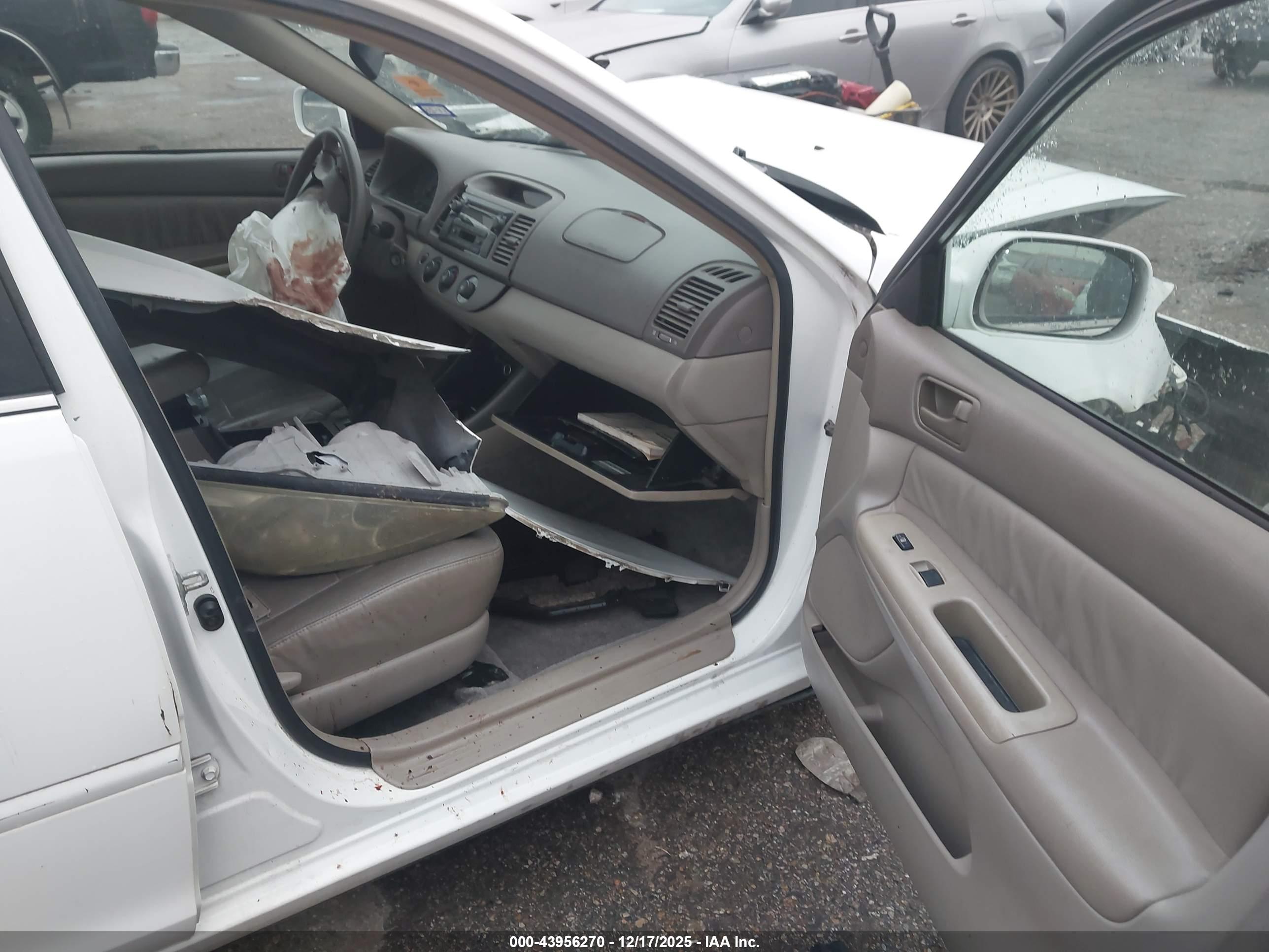 TOYOTA CAMRY image 5