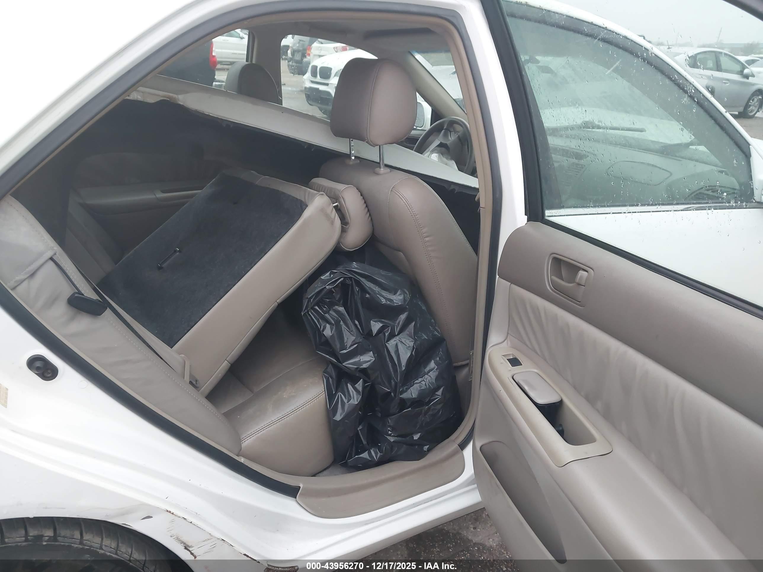 TOYOTA CAMRY image 8