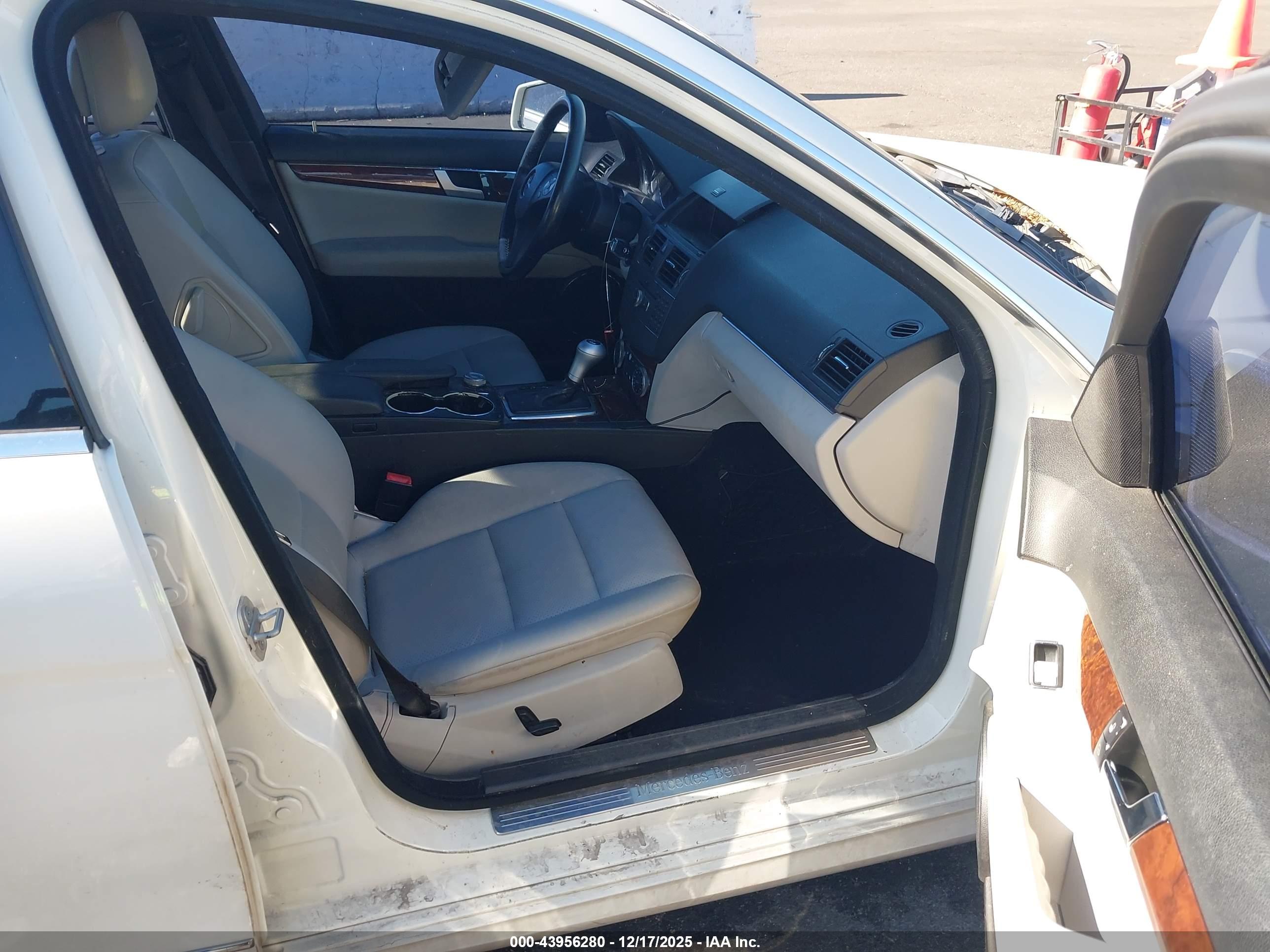 MERCEDES-BENZ C image 5