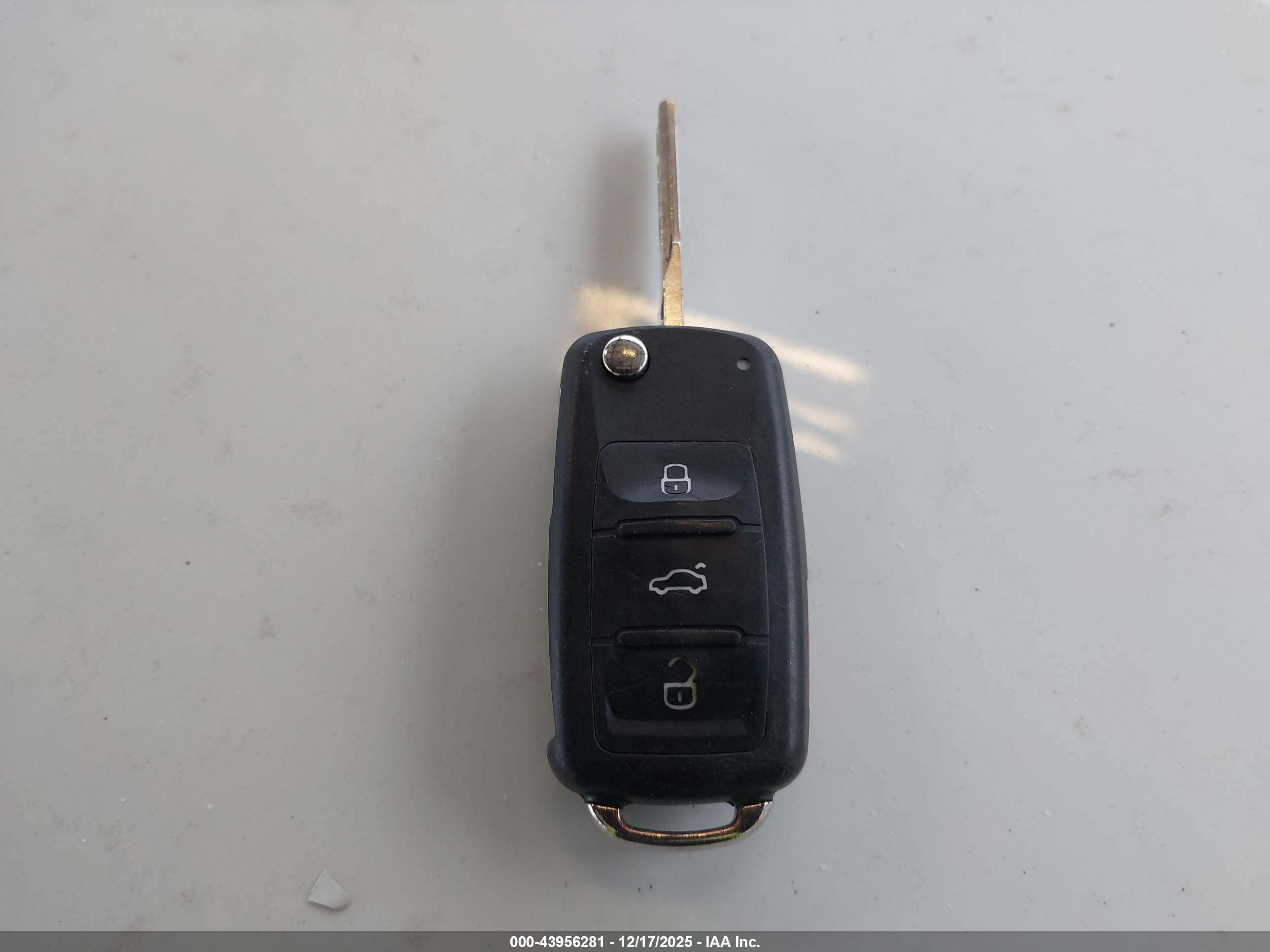 VOLKSWAGEN JETTA image 11