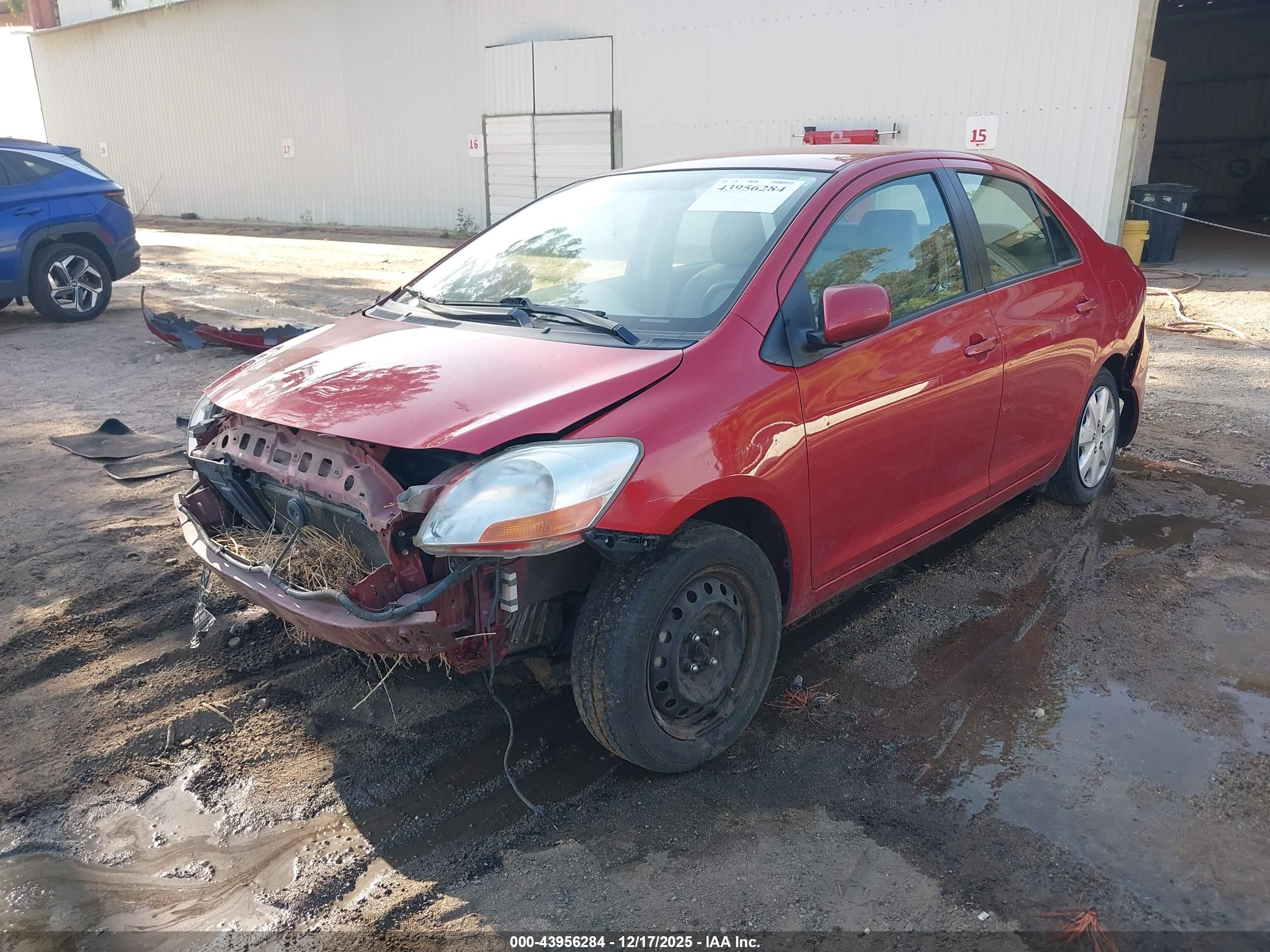 TOYOTA YARIS image 2