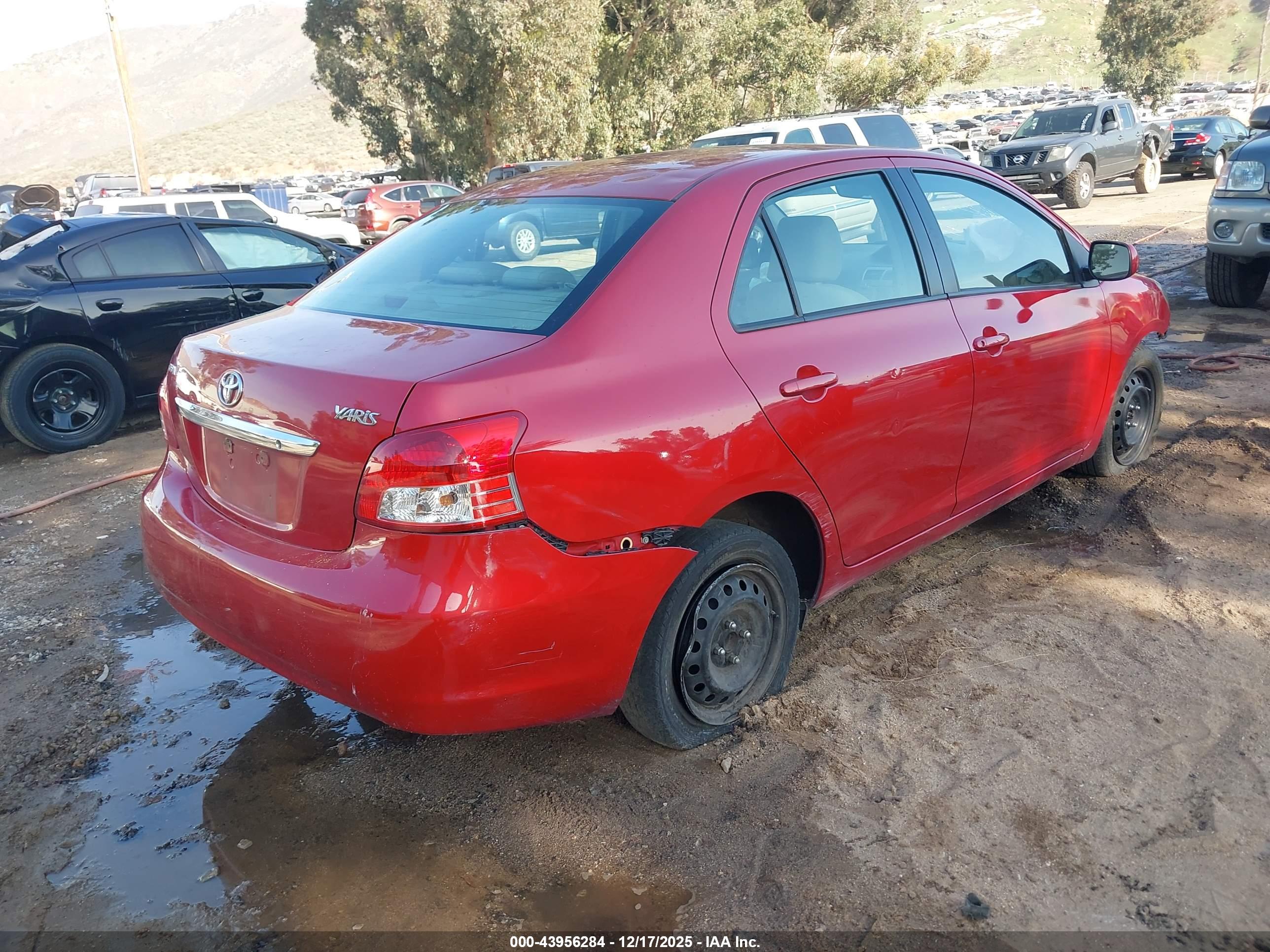 TOYOTA YARIS image 4