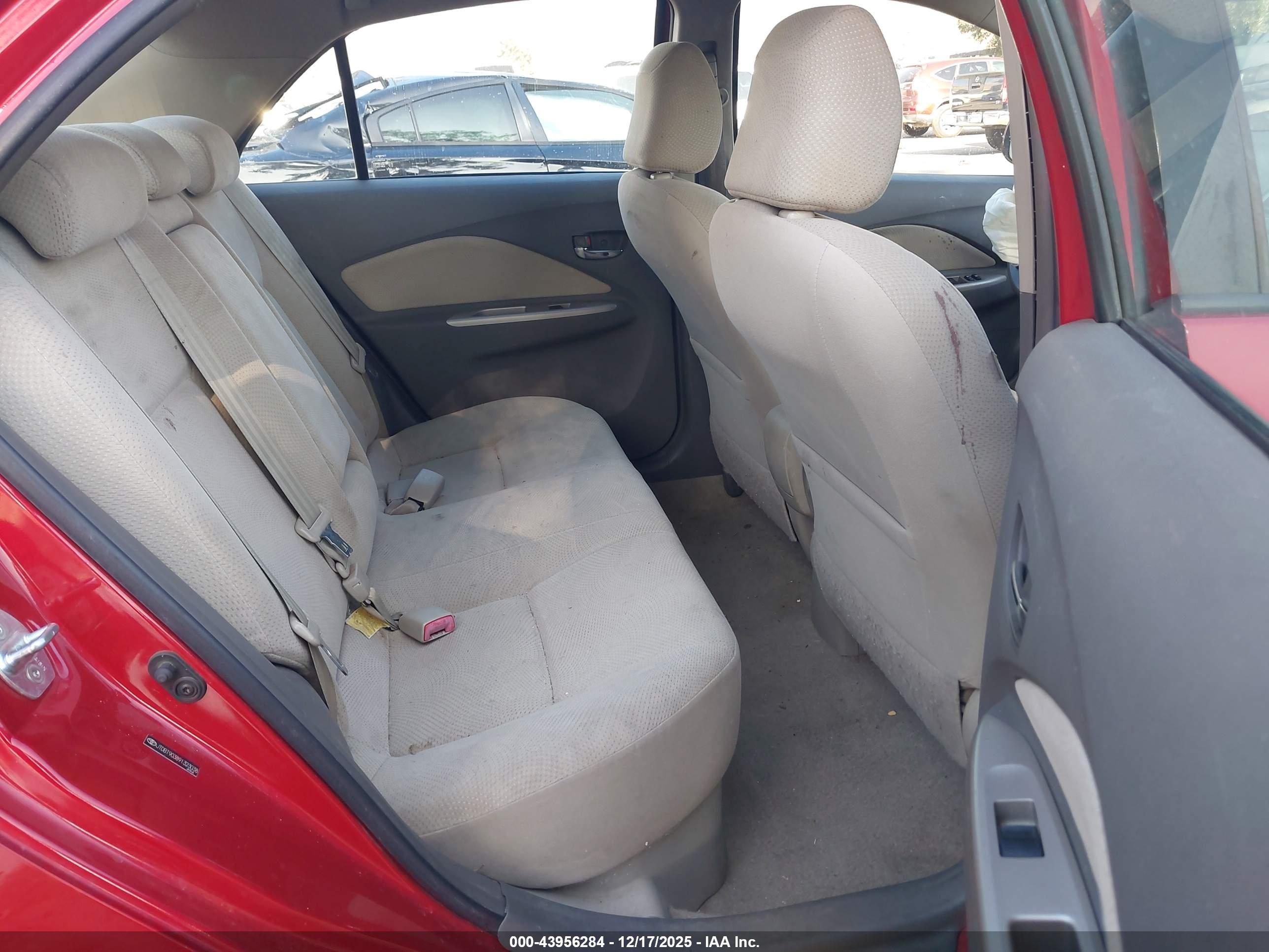 TOYOTA YARIS image 8