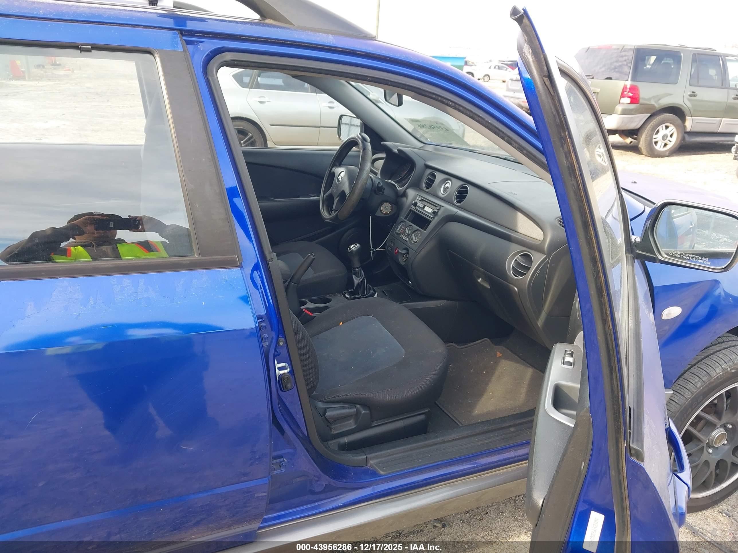 MITSUBISHI OUTLANDER image 5