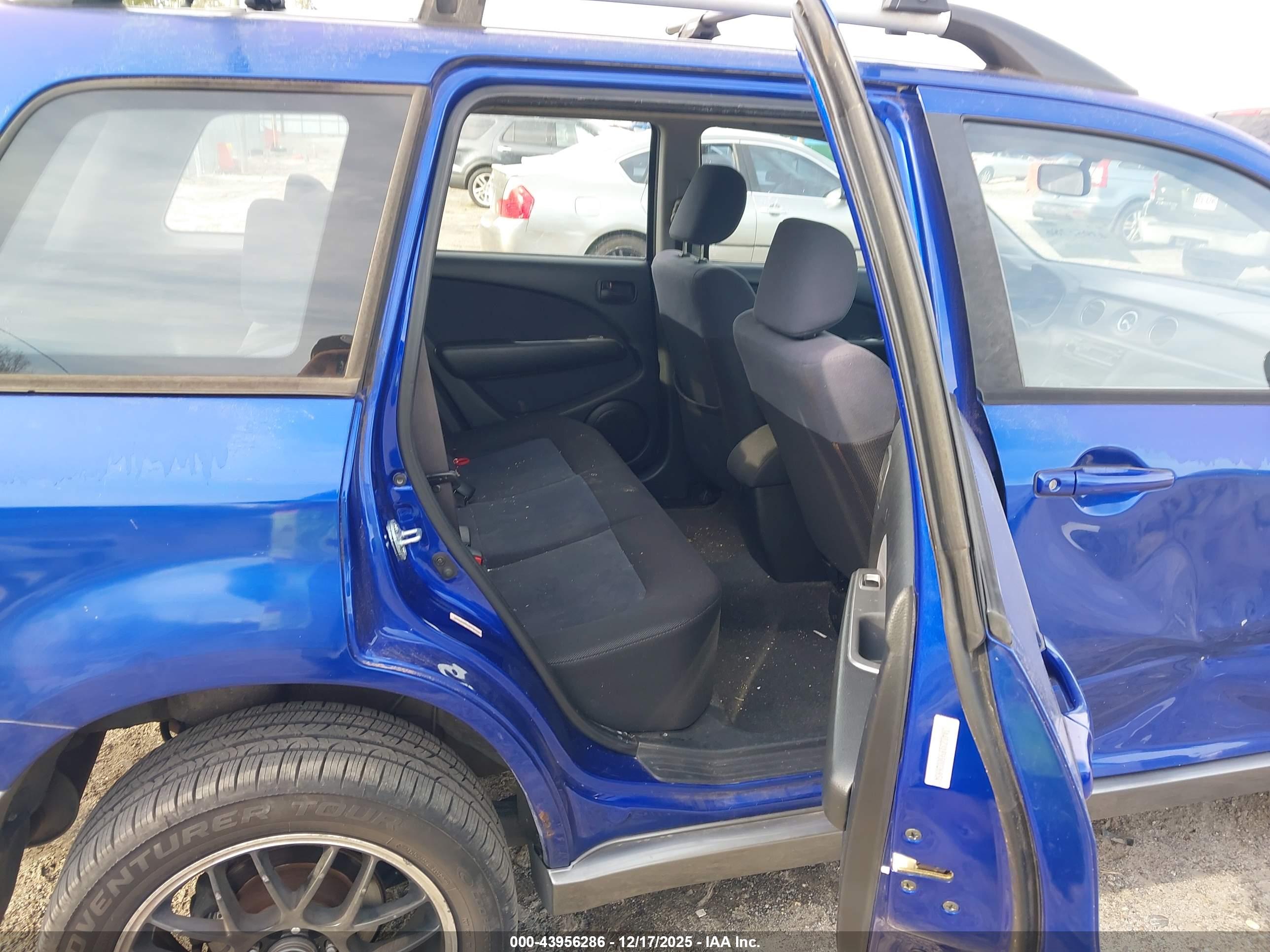 MITSUBISHI OUTLANDER image 8