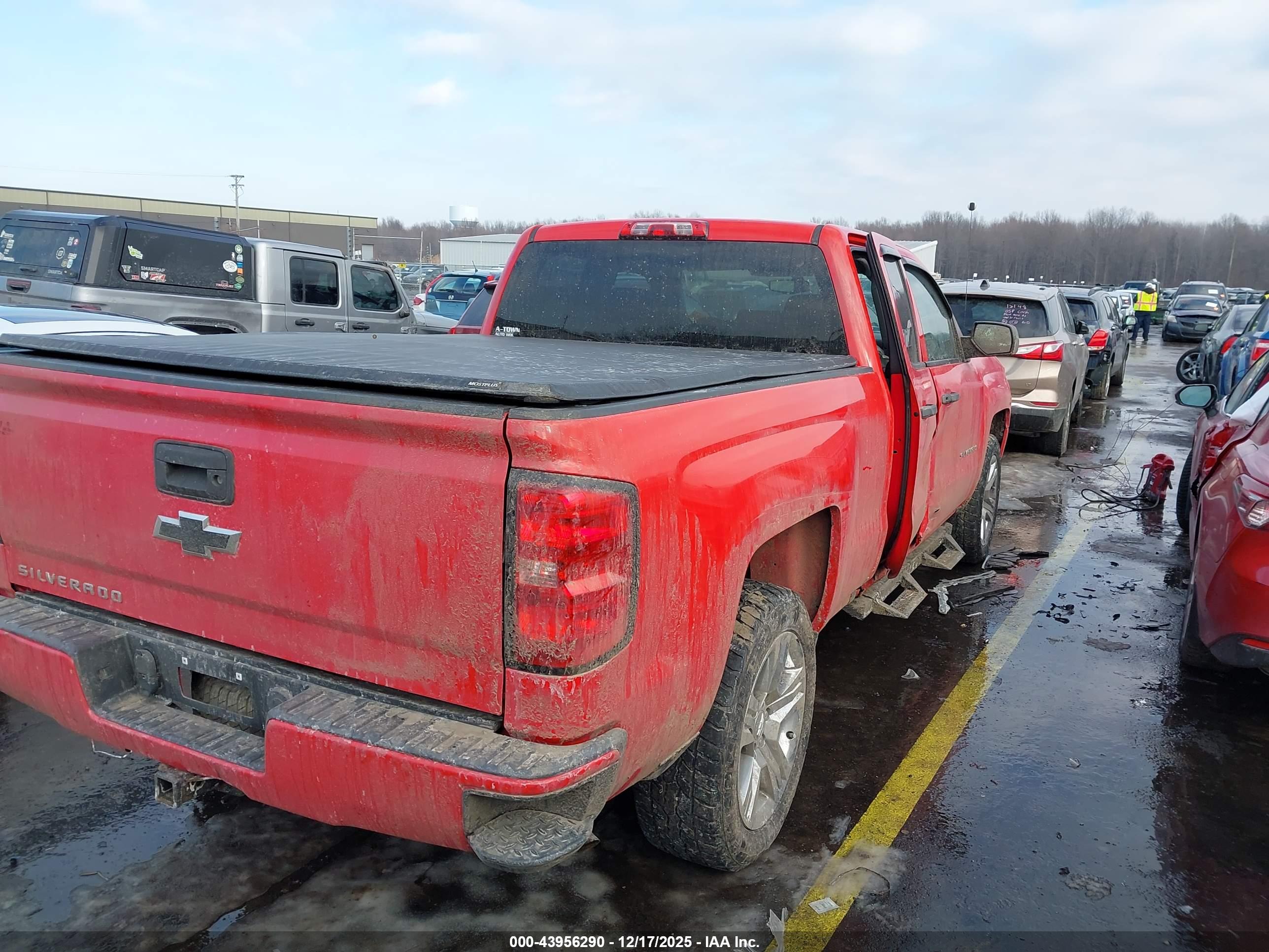 CHEVROLET SILVERADO image 4