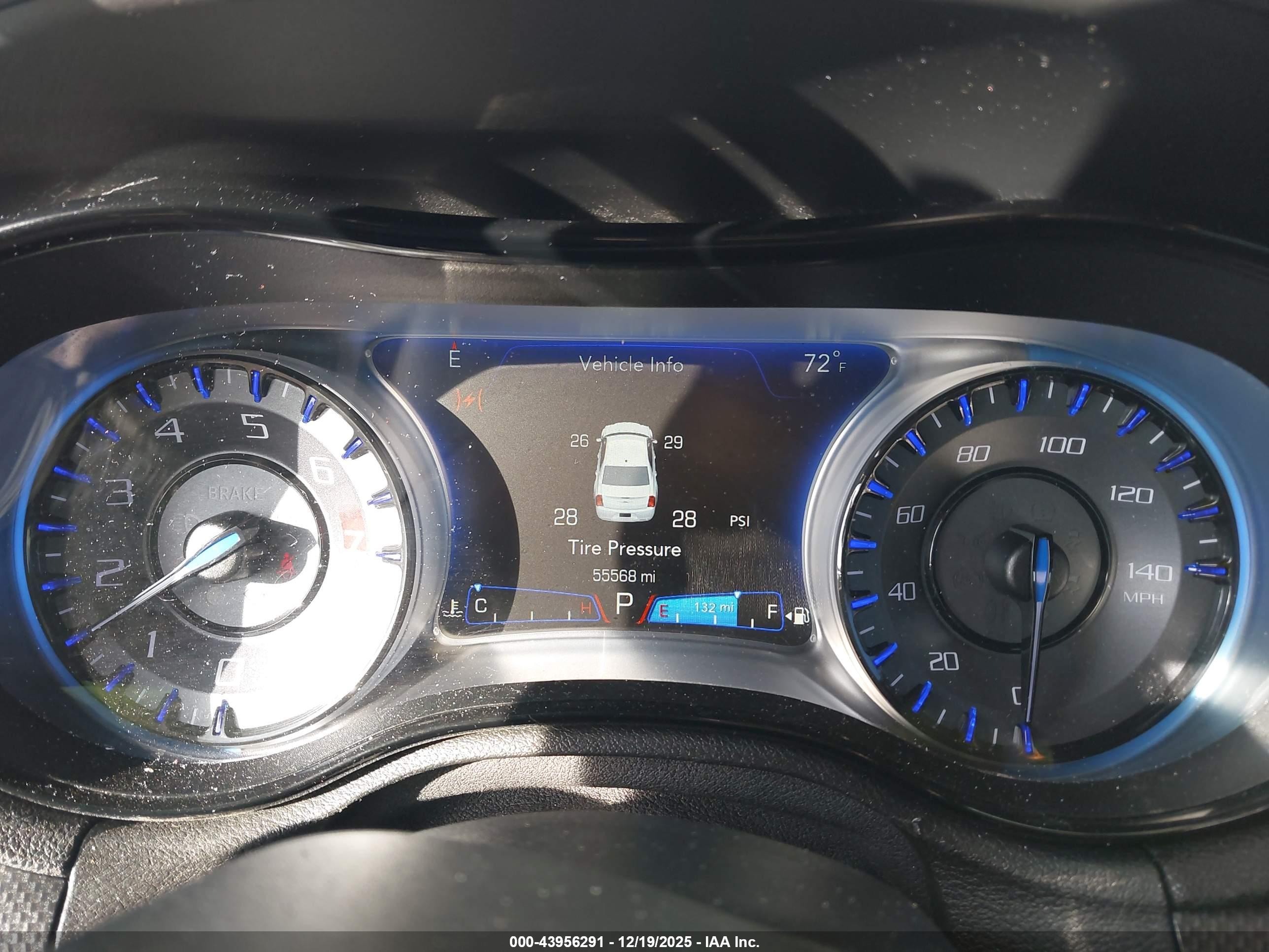 CHRYSLER 300 image 7