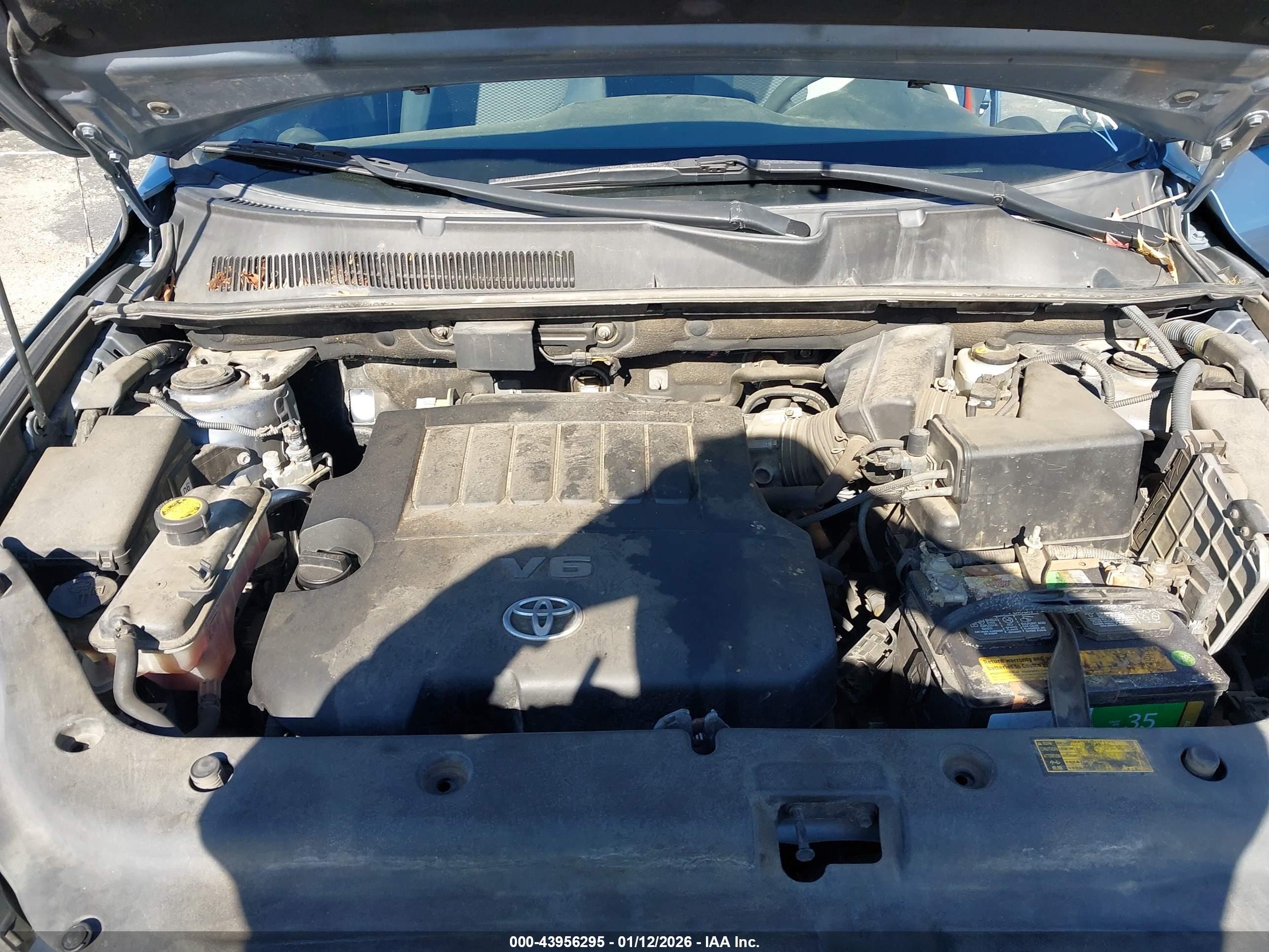 TOYOTA RAV4 image 10