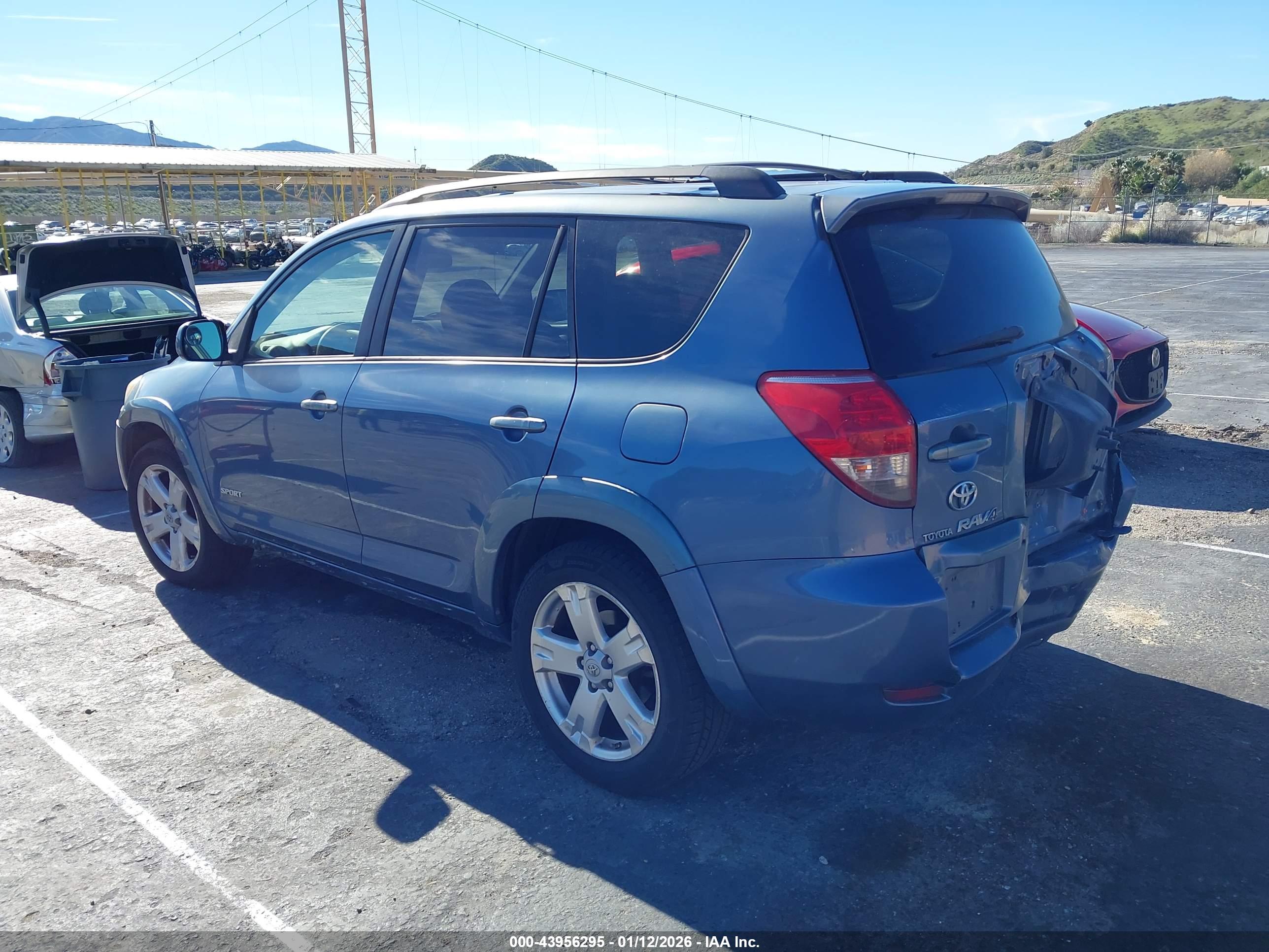 TOYOTA RAV4 image 3