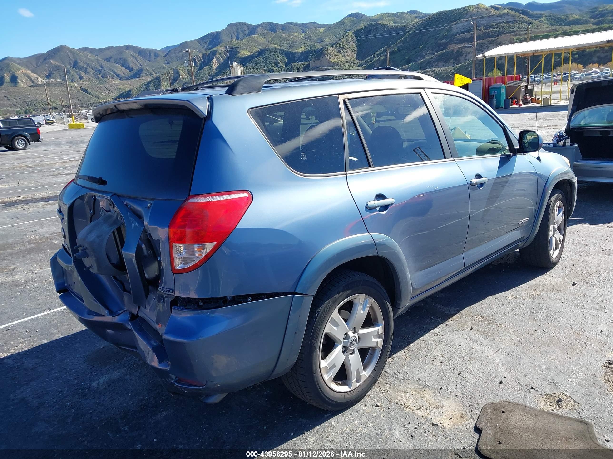 TOYOTA RAV4 image 4