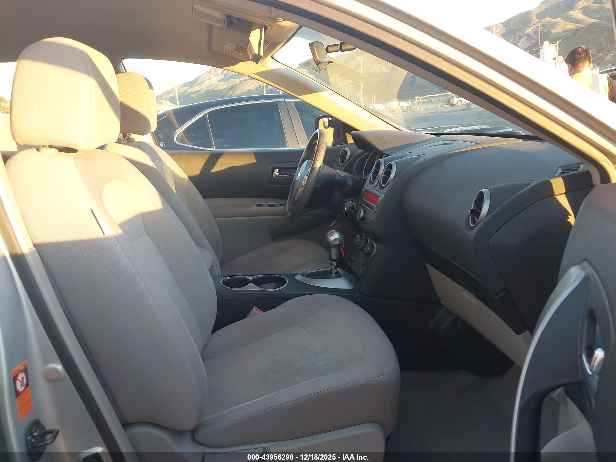 NISSAN ROGUE image 5
