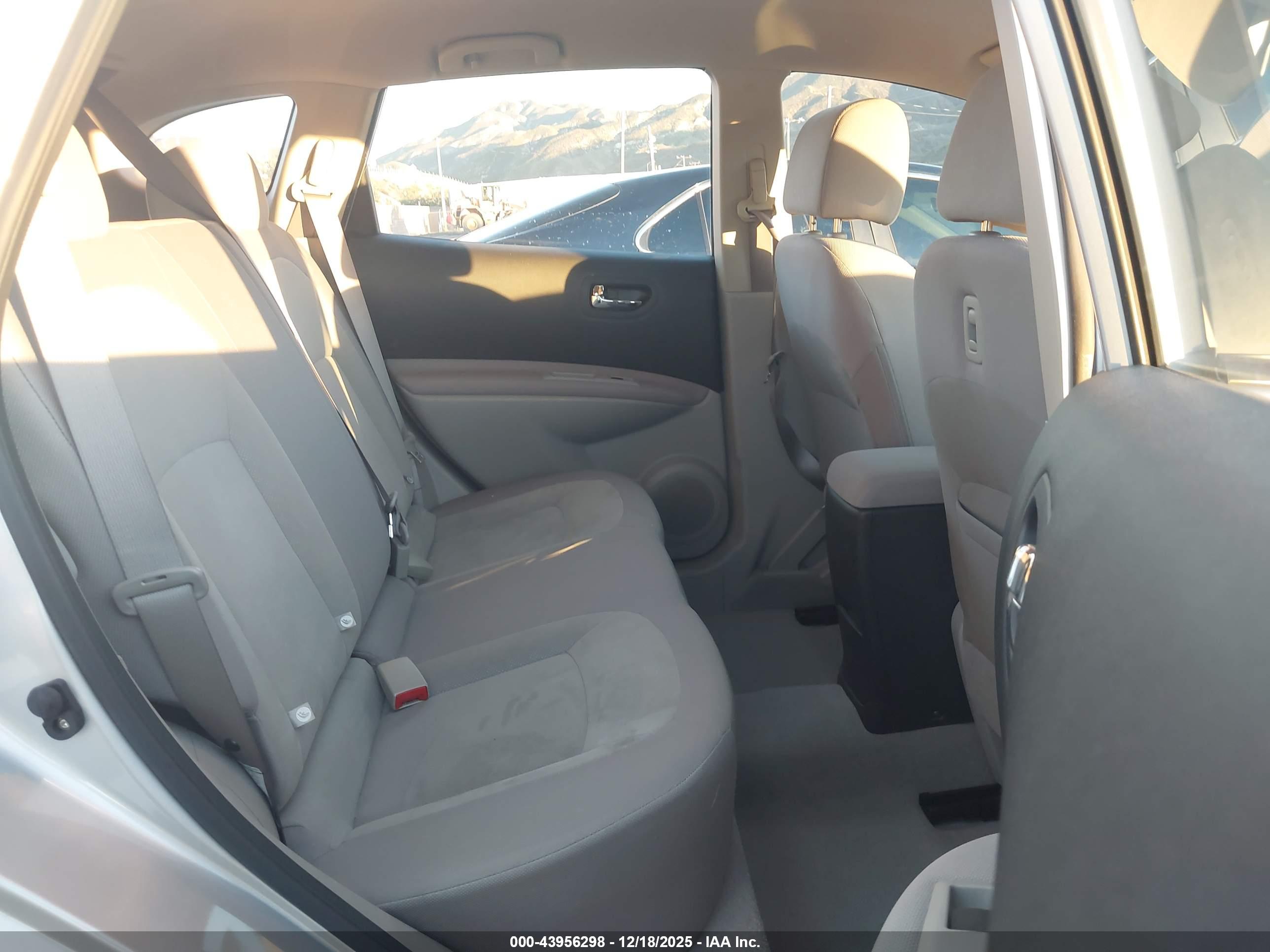NISSAN ROGUE image 8