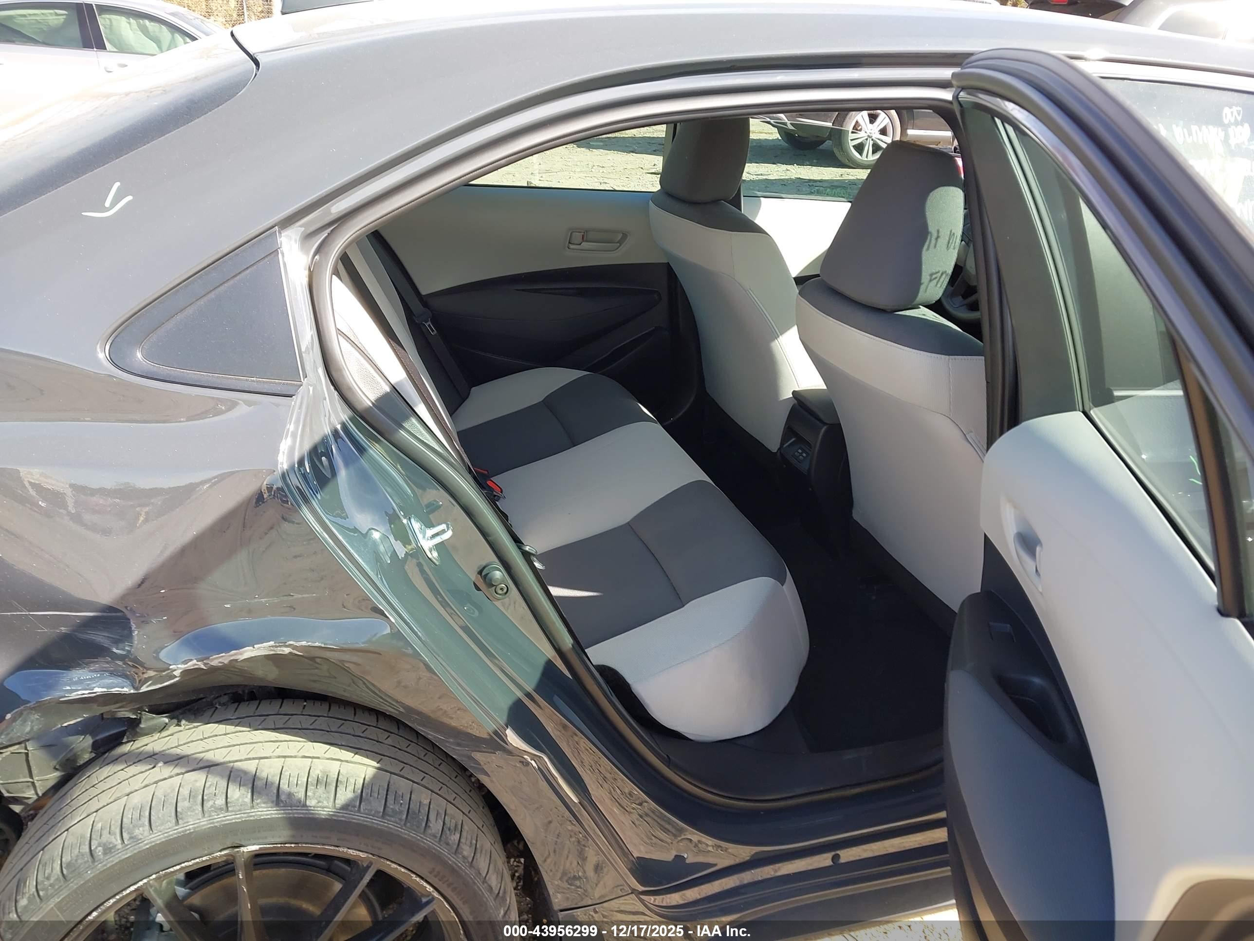 TOYOTA COROLLA image 8