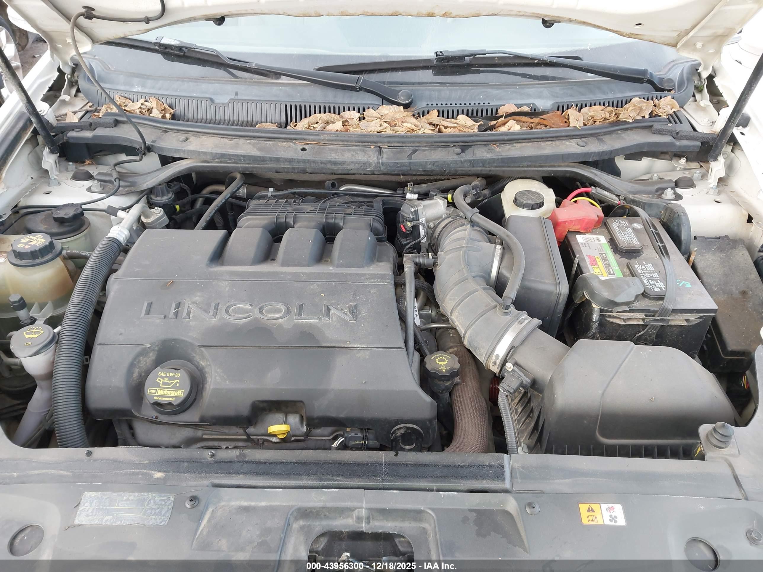 LINCOLN MKT image 10