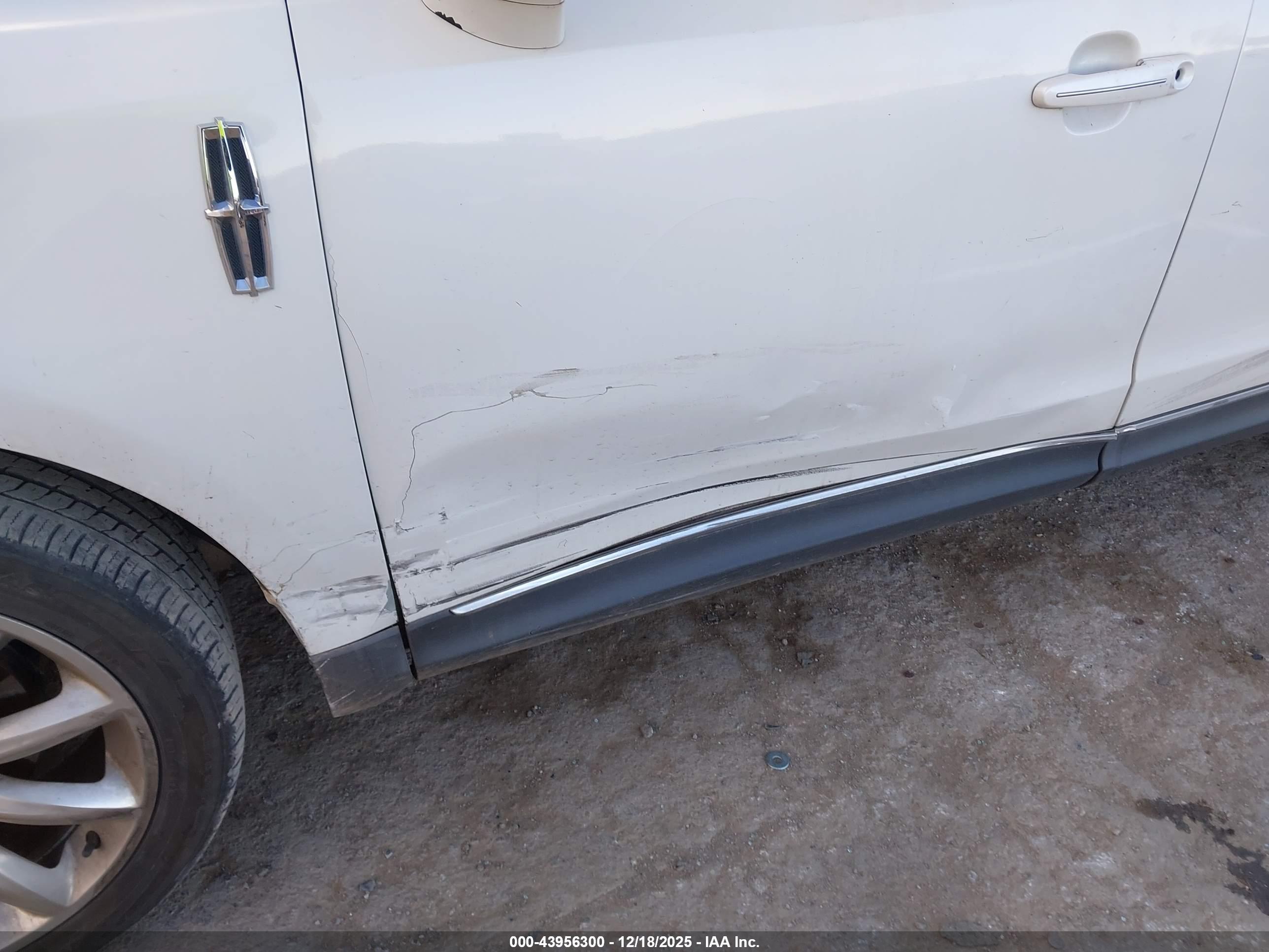 LINCOLN MKT image 6