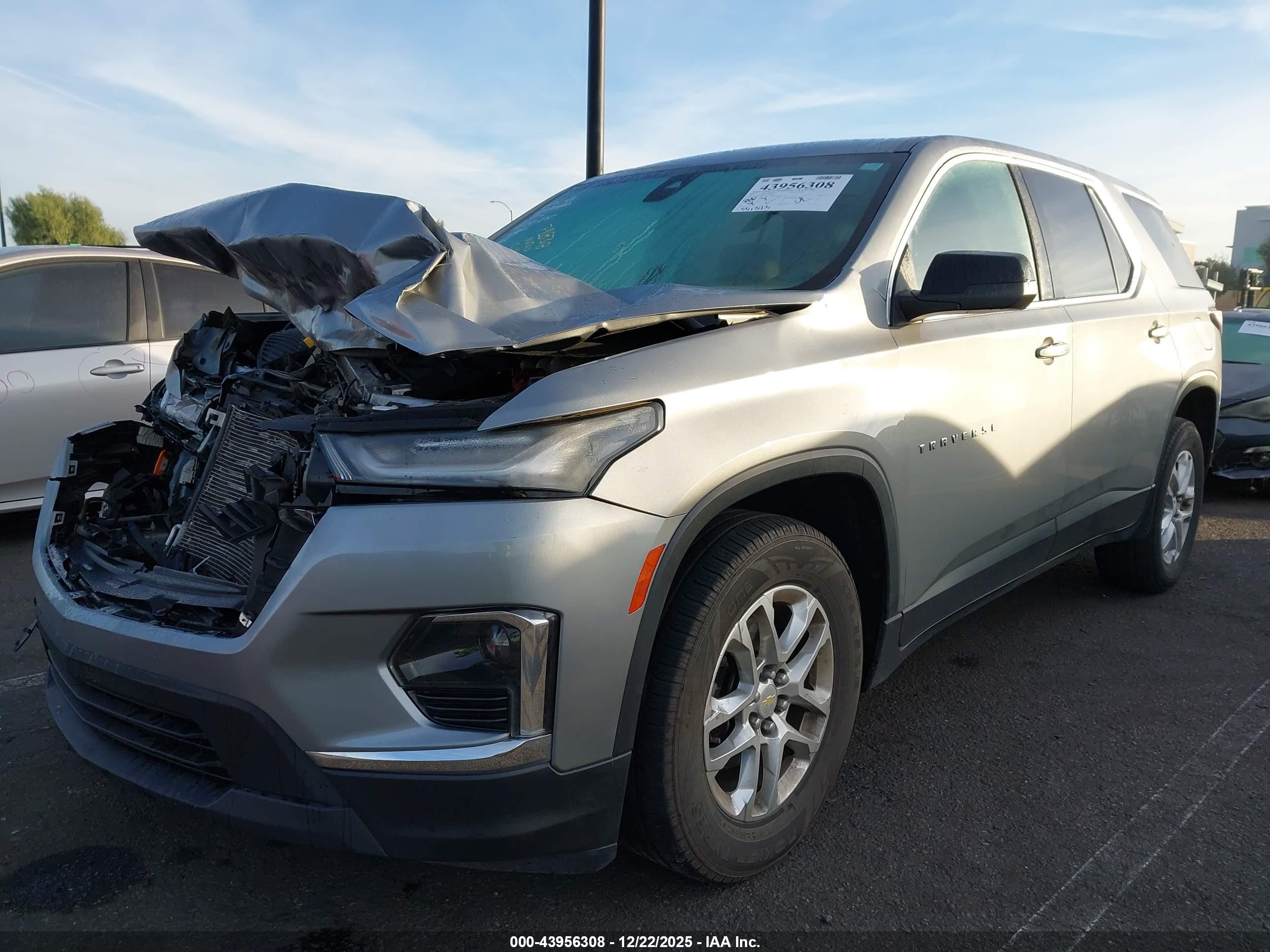CHEVROLET TRAVERSE image 2