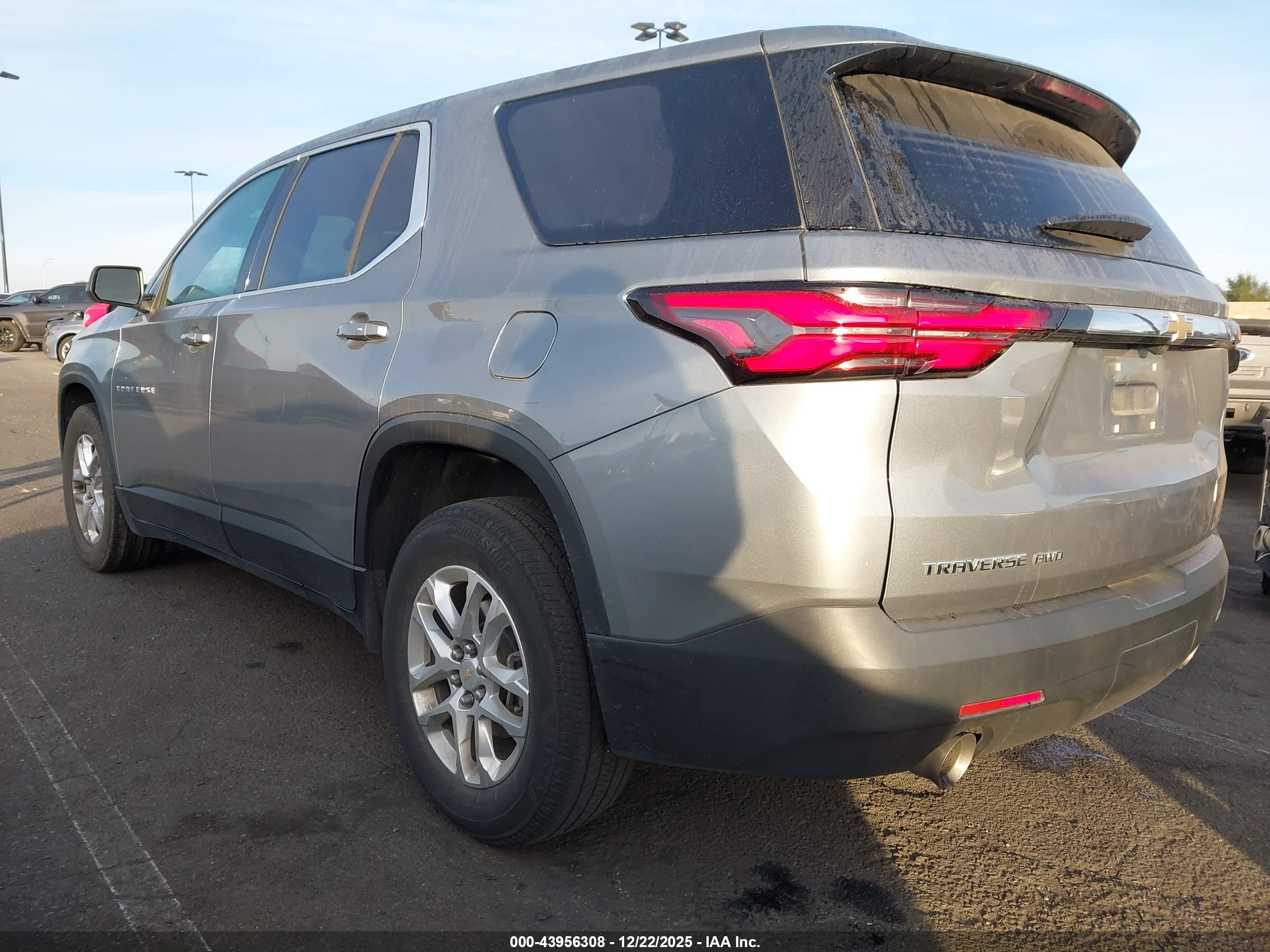 CHEVROLET TRAVERSE image 3