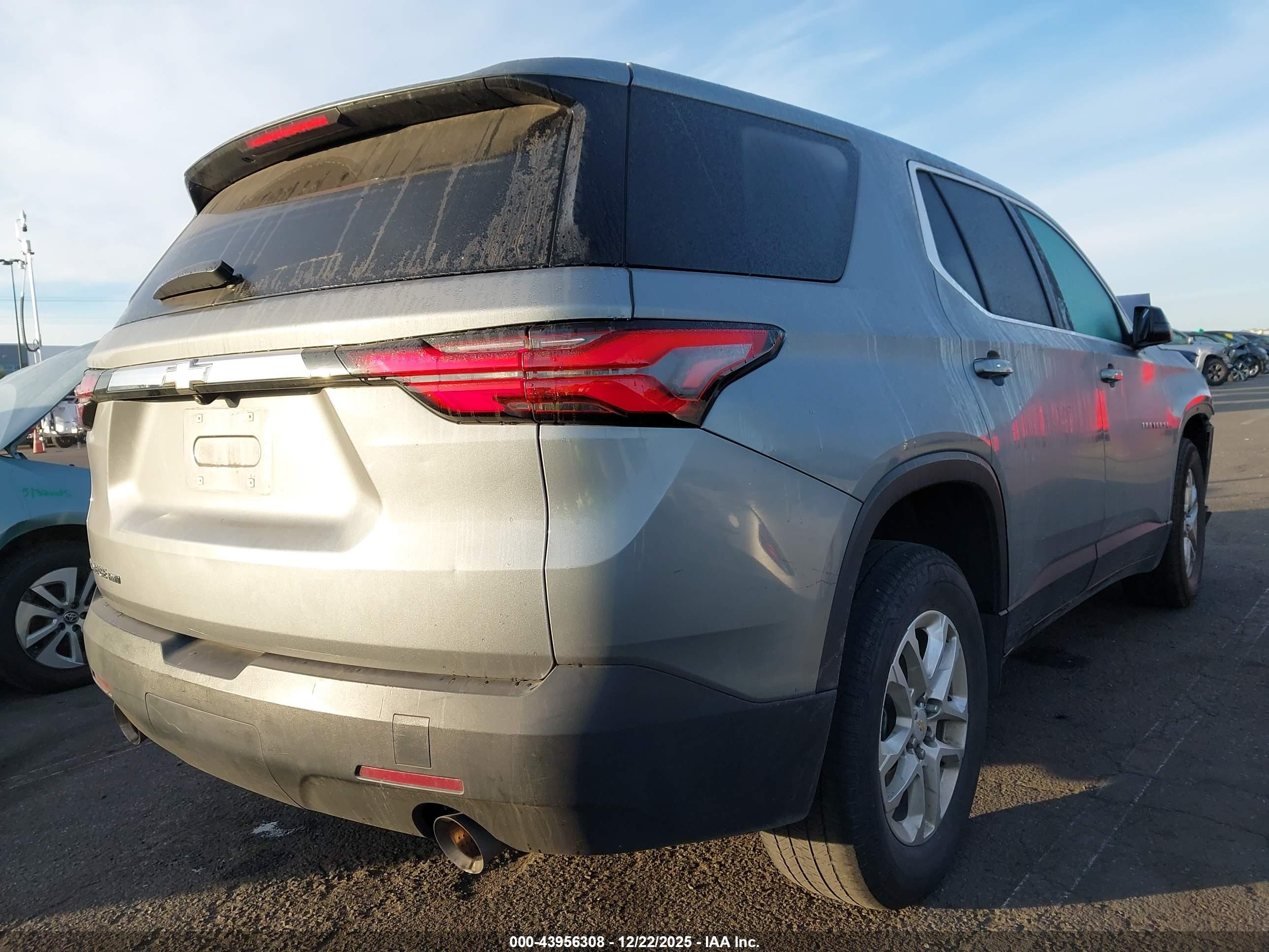 CHEVROLET TRAVERSE image 4