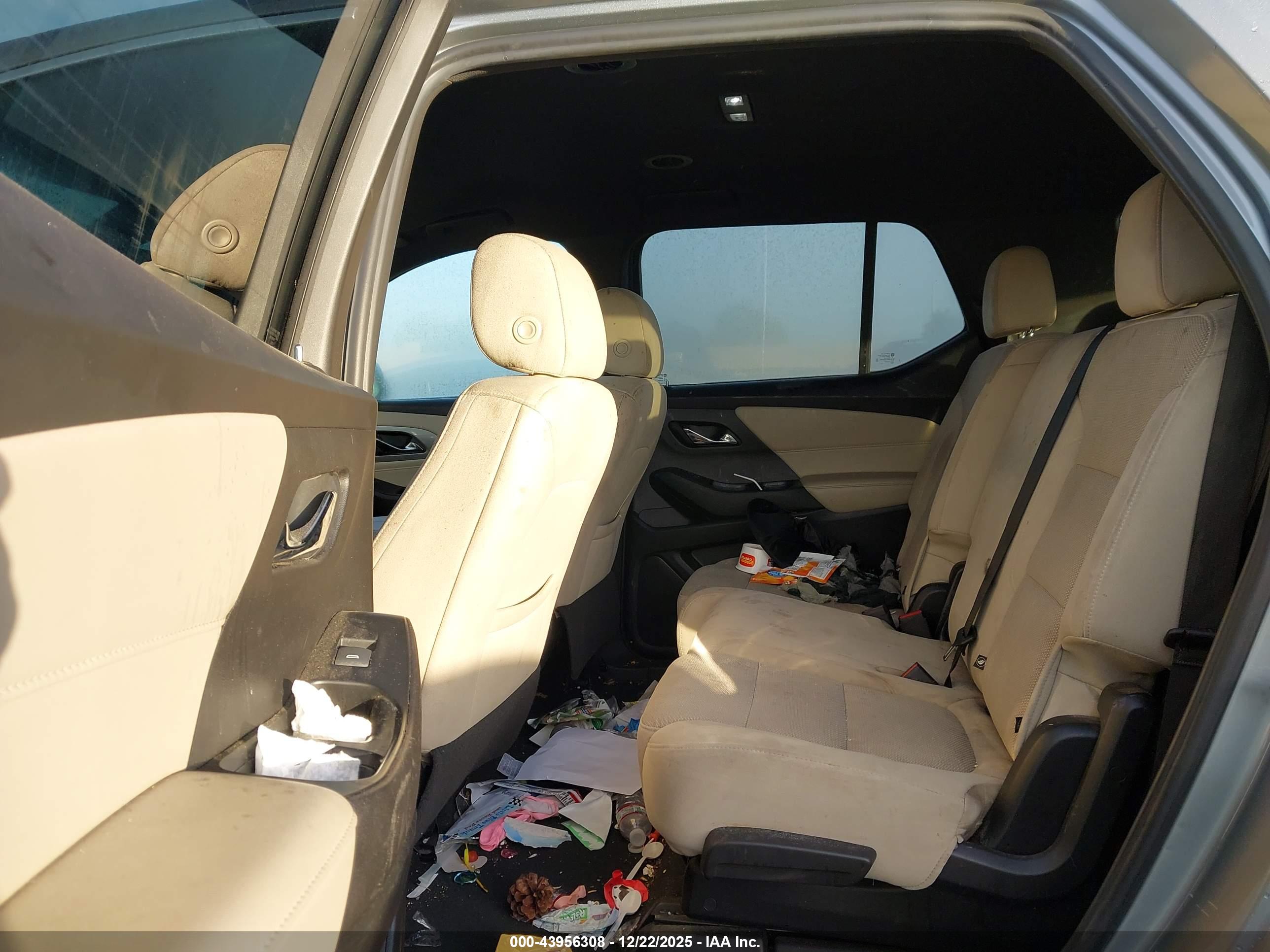 CHEVROLET TRAVERSE image 8