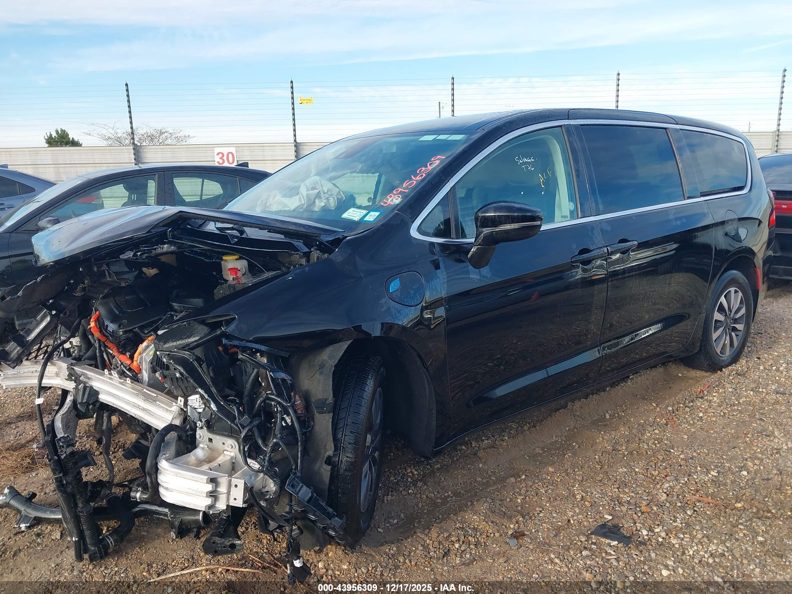 CHRYSLER PACIFICA image 2
