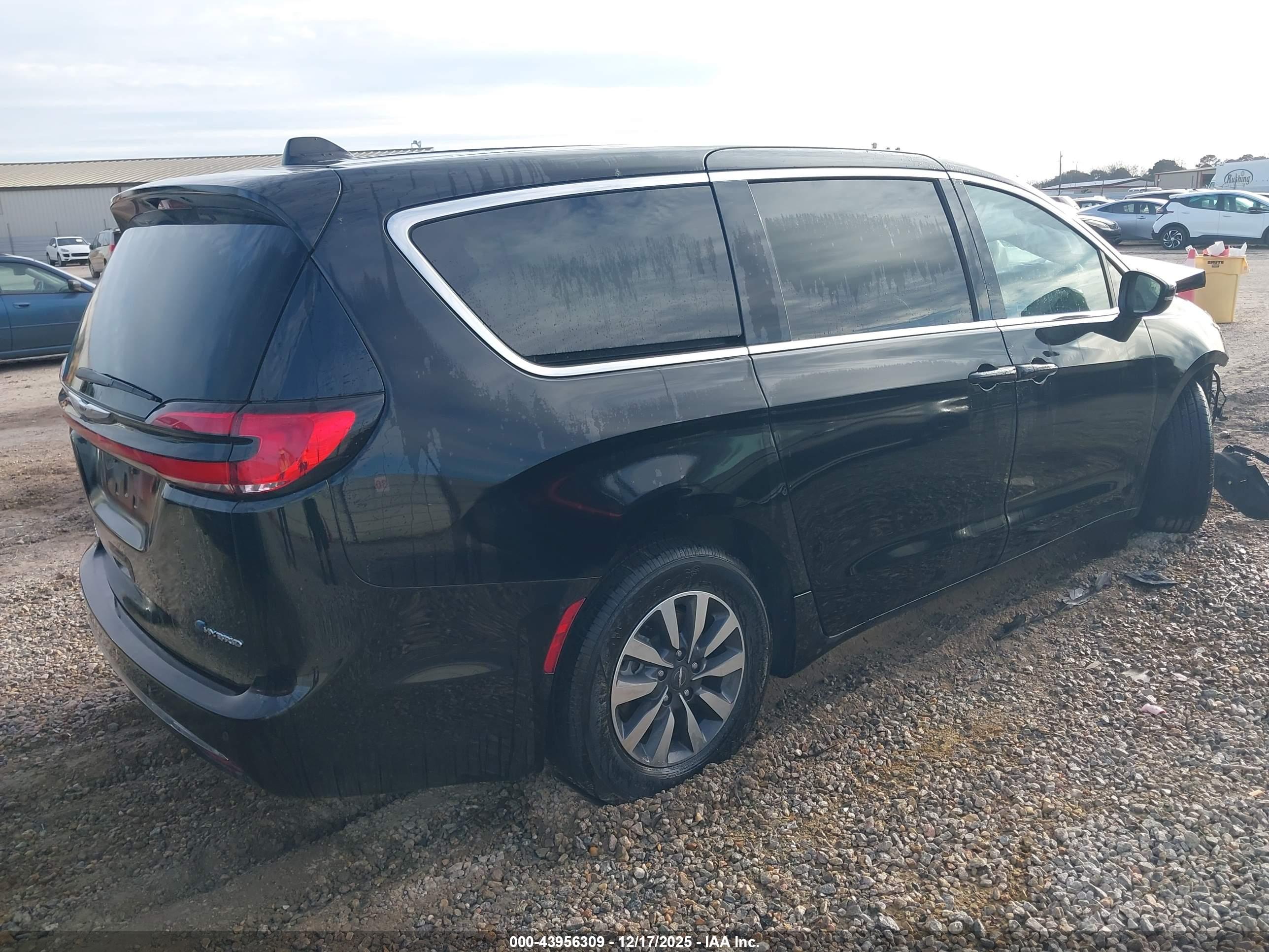 CHRYSLER PACIFICA image 4