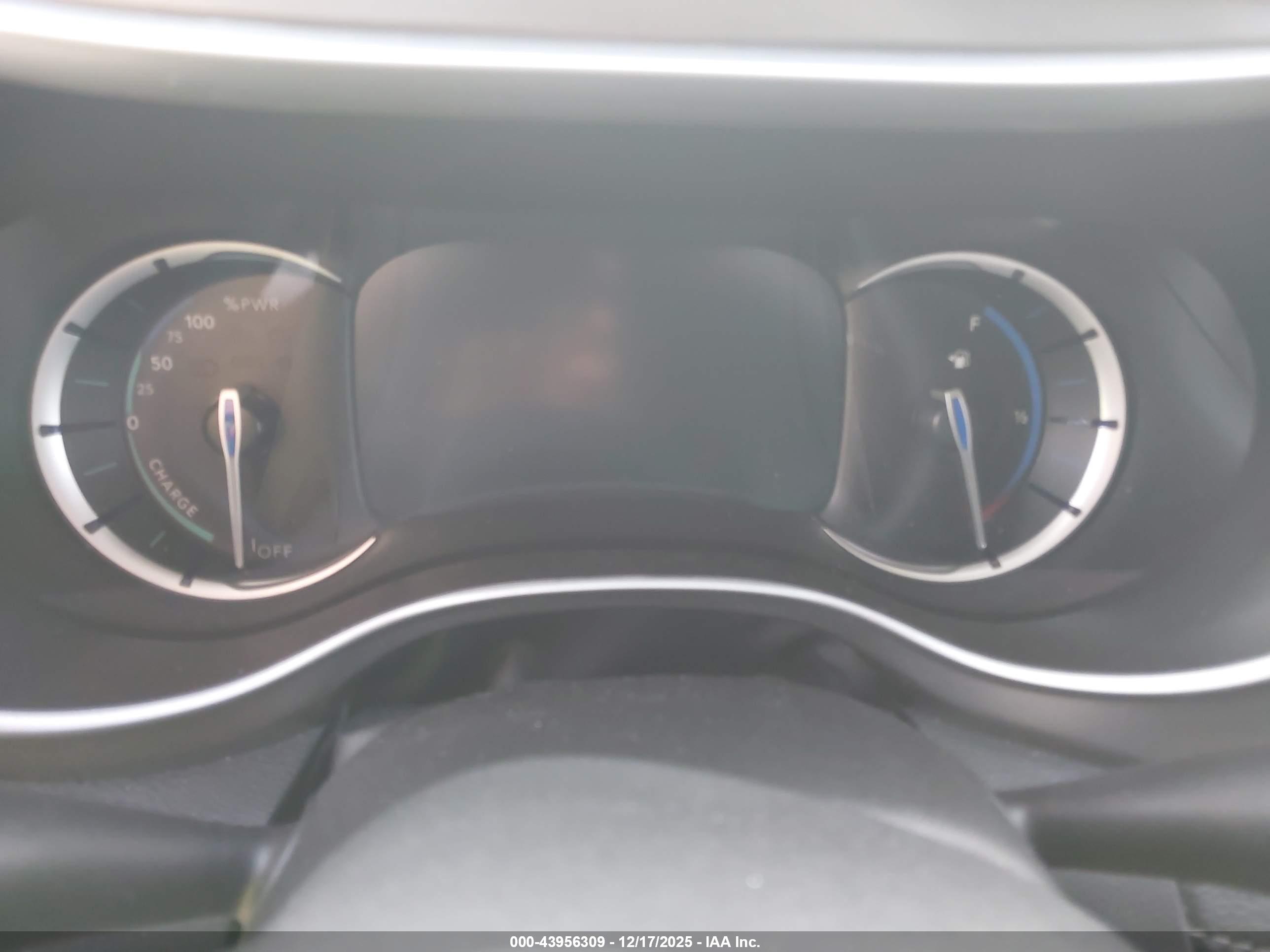 CHRYSLER PACIFICA image 7