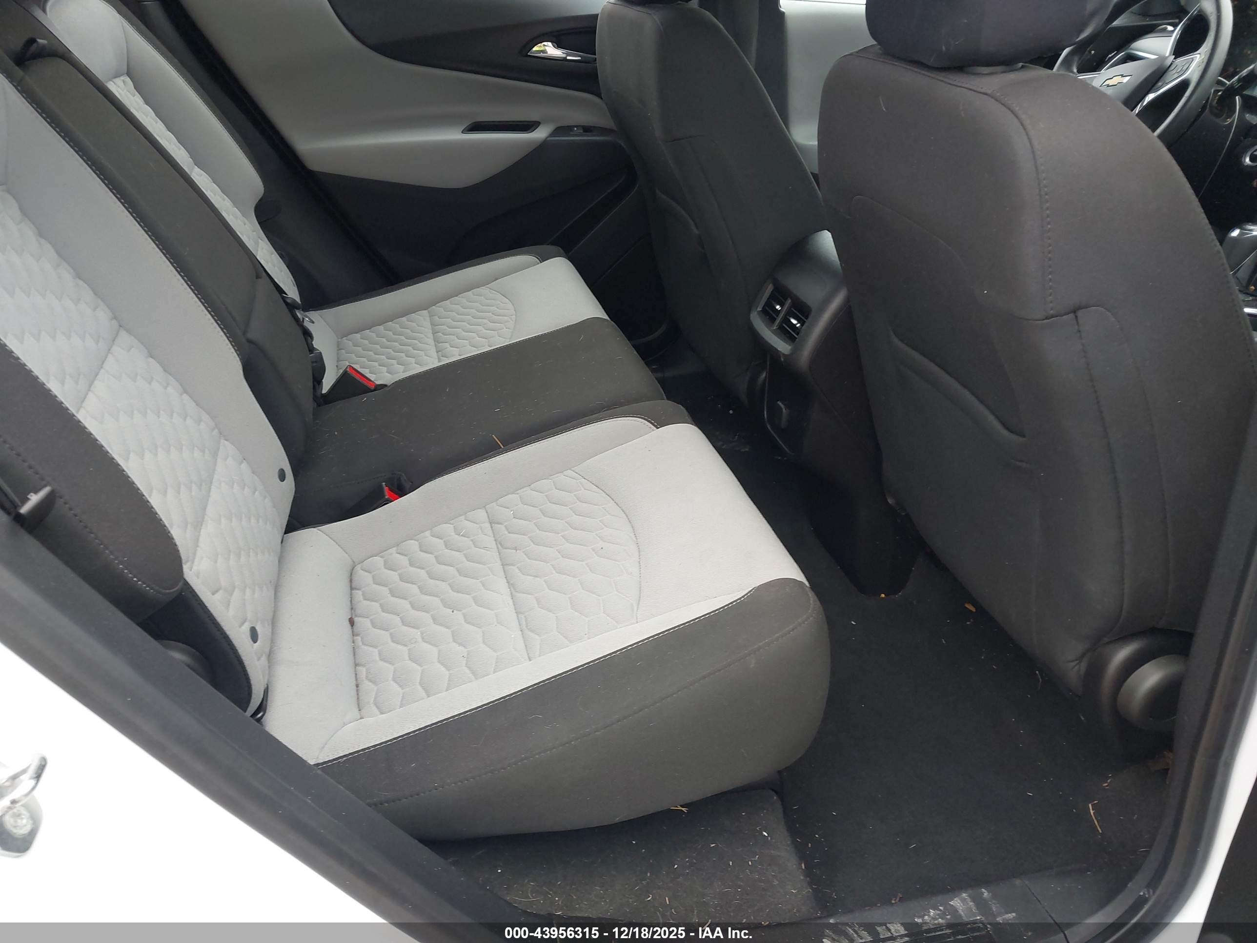 CHEVROLET EQUINOX image 8
