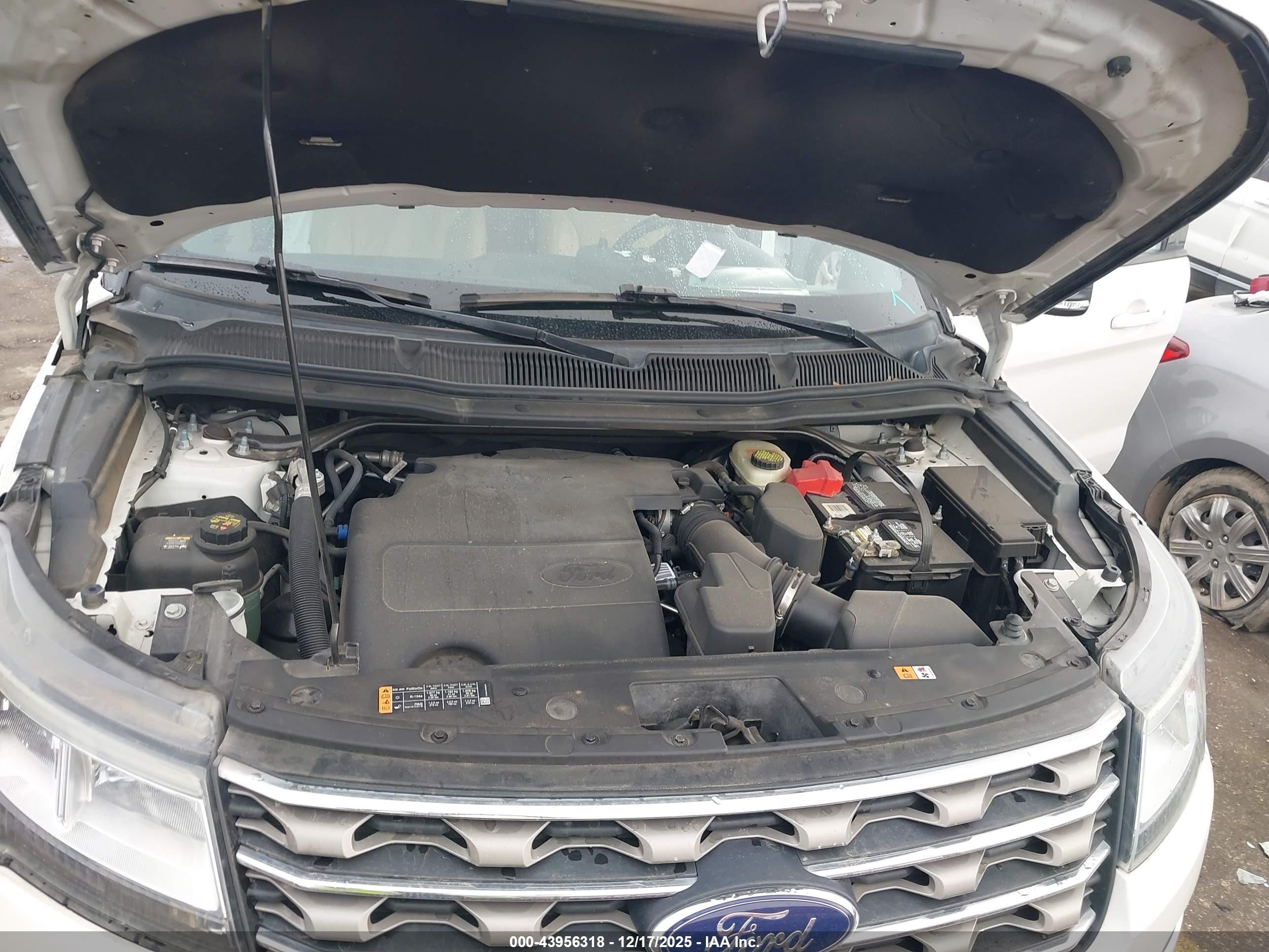 FORD EXPLORER image 10