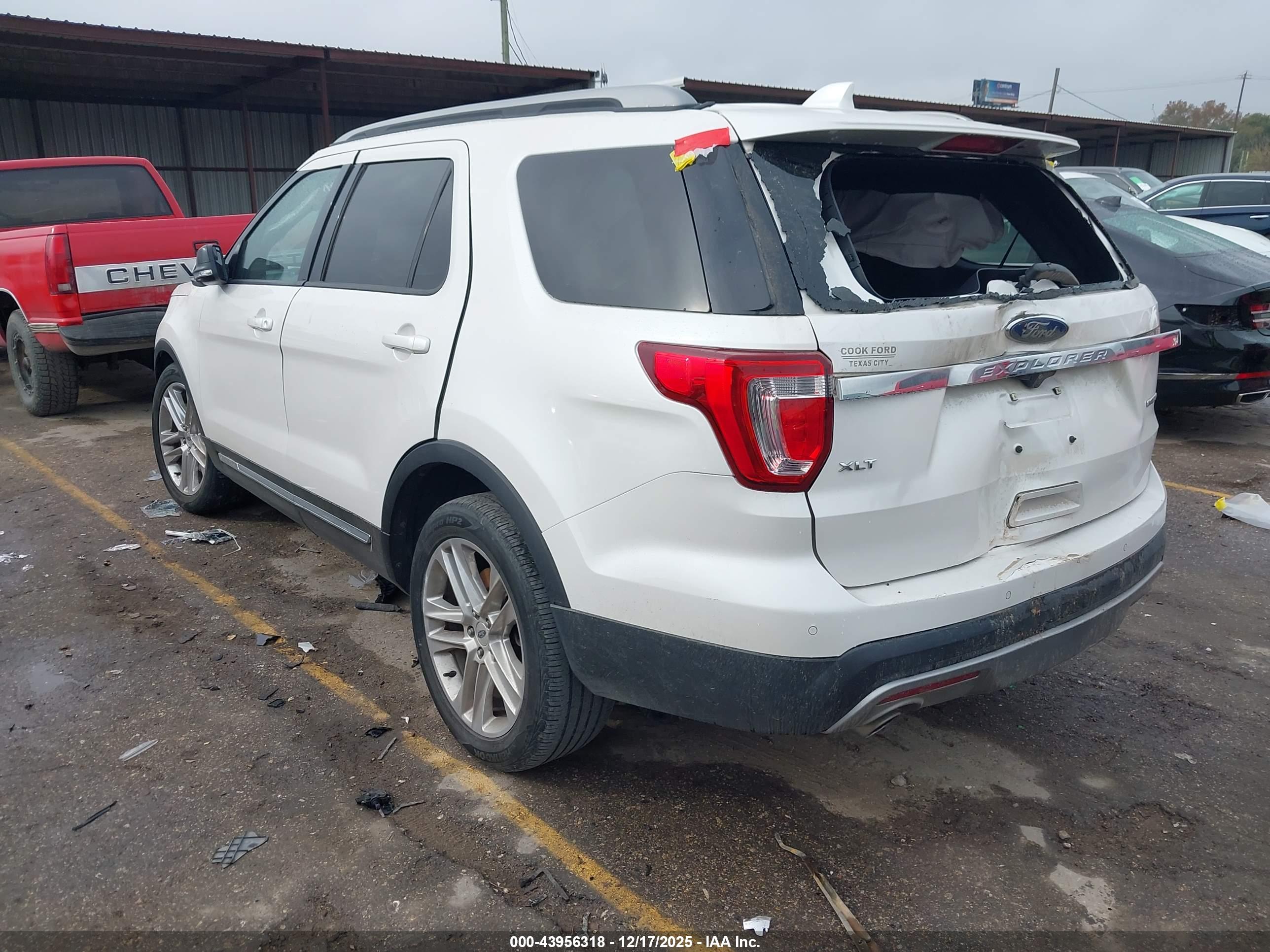 FORD EXPLORER image 3