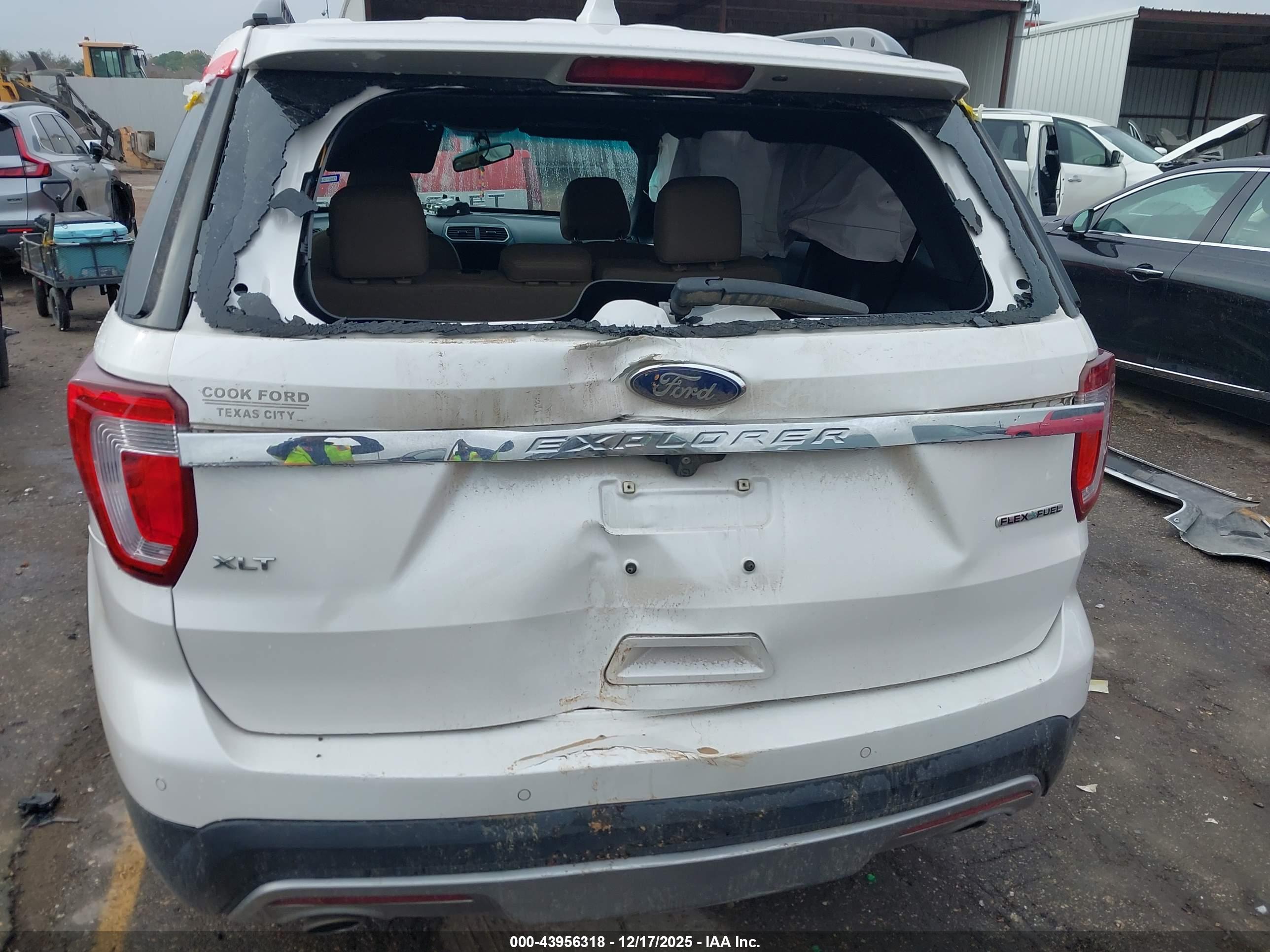 FORD EXPLORER image 6