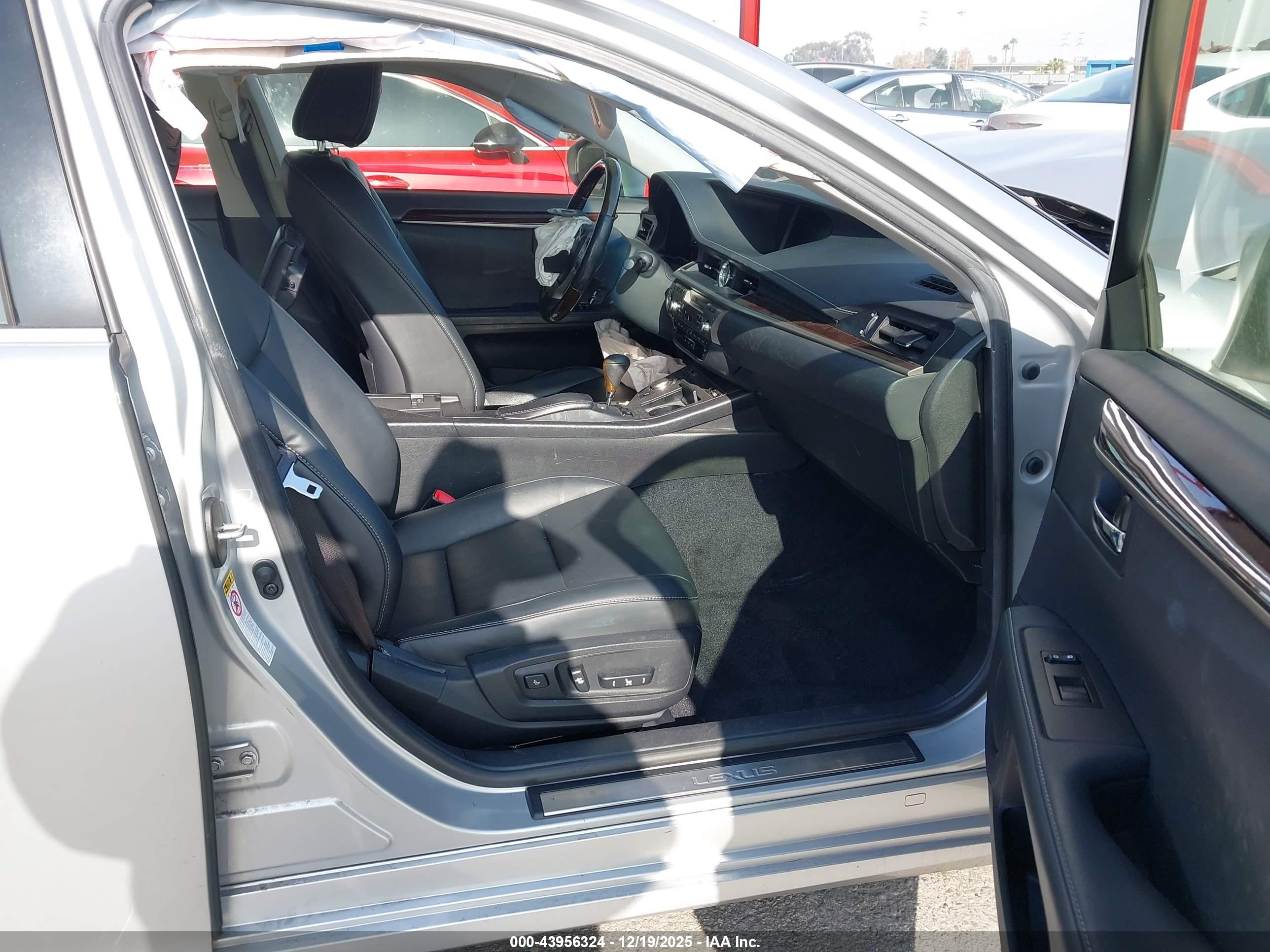 LEXUS ES image 5