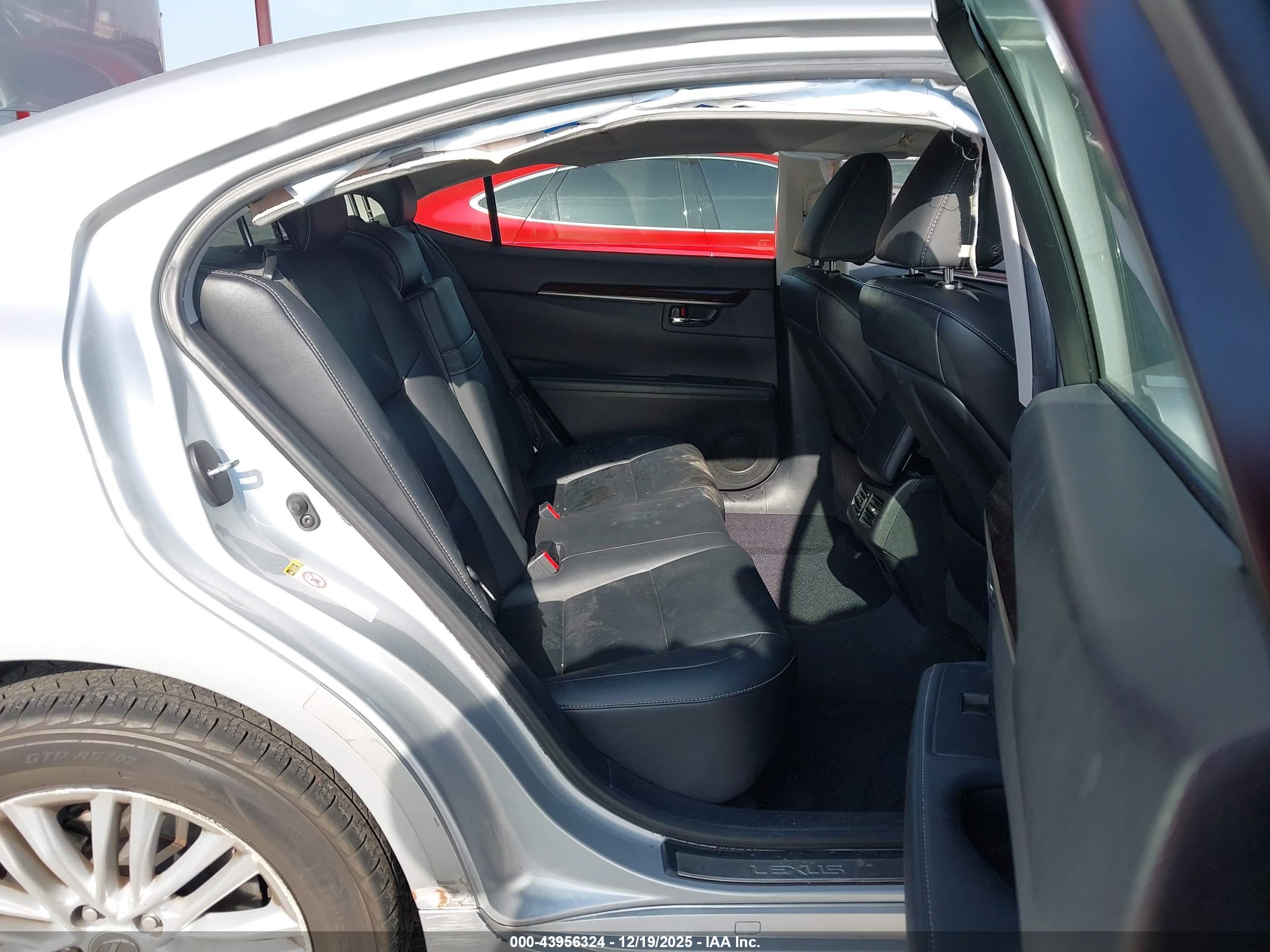 LEXUS ES image 8