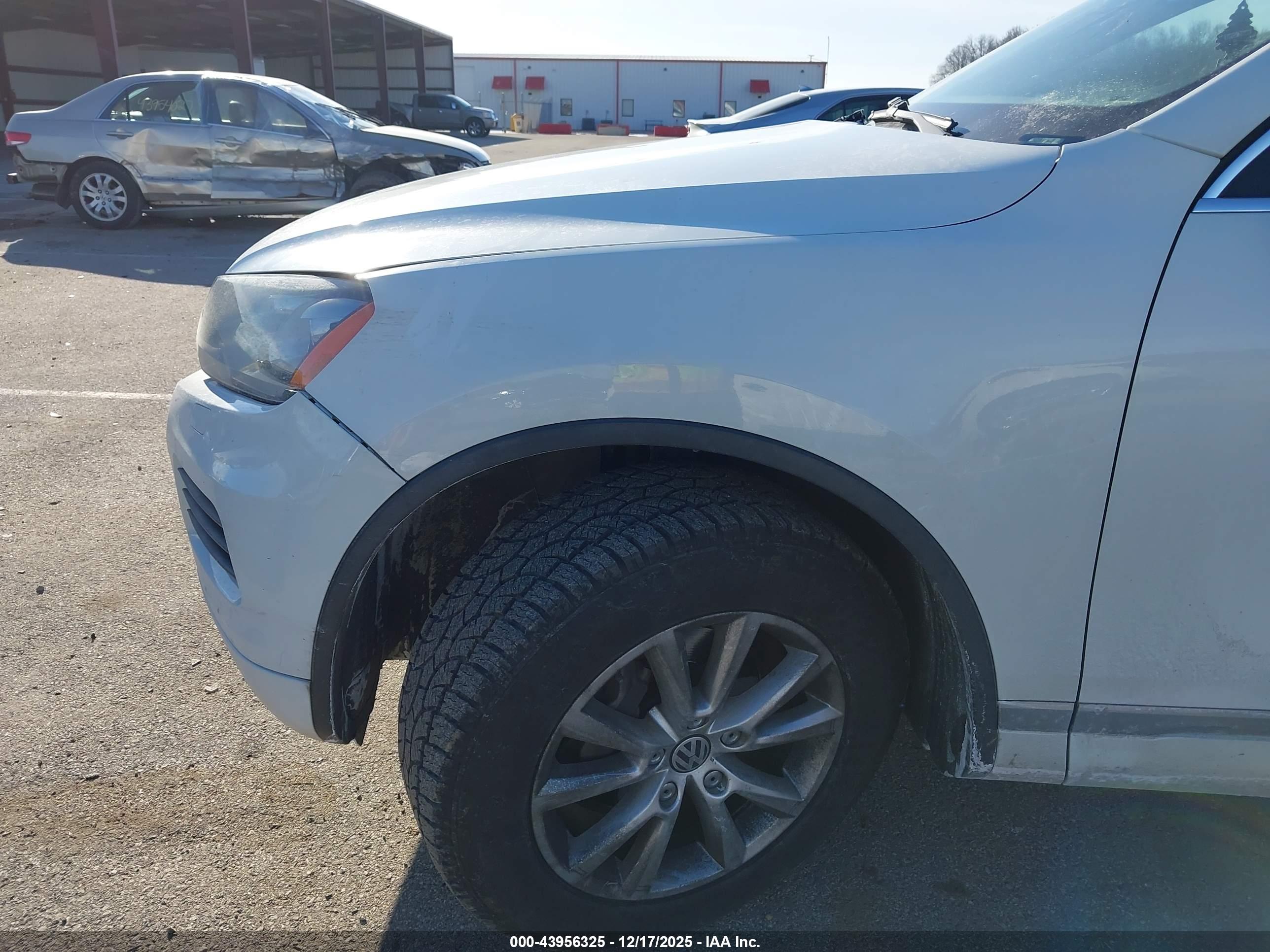 VOLKSWAGEN TOUAREG image 6