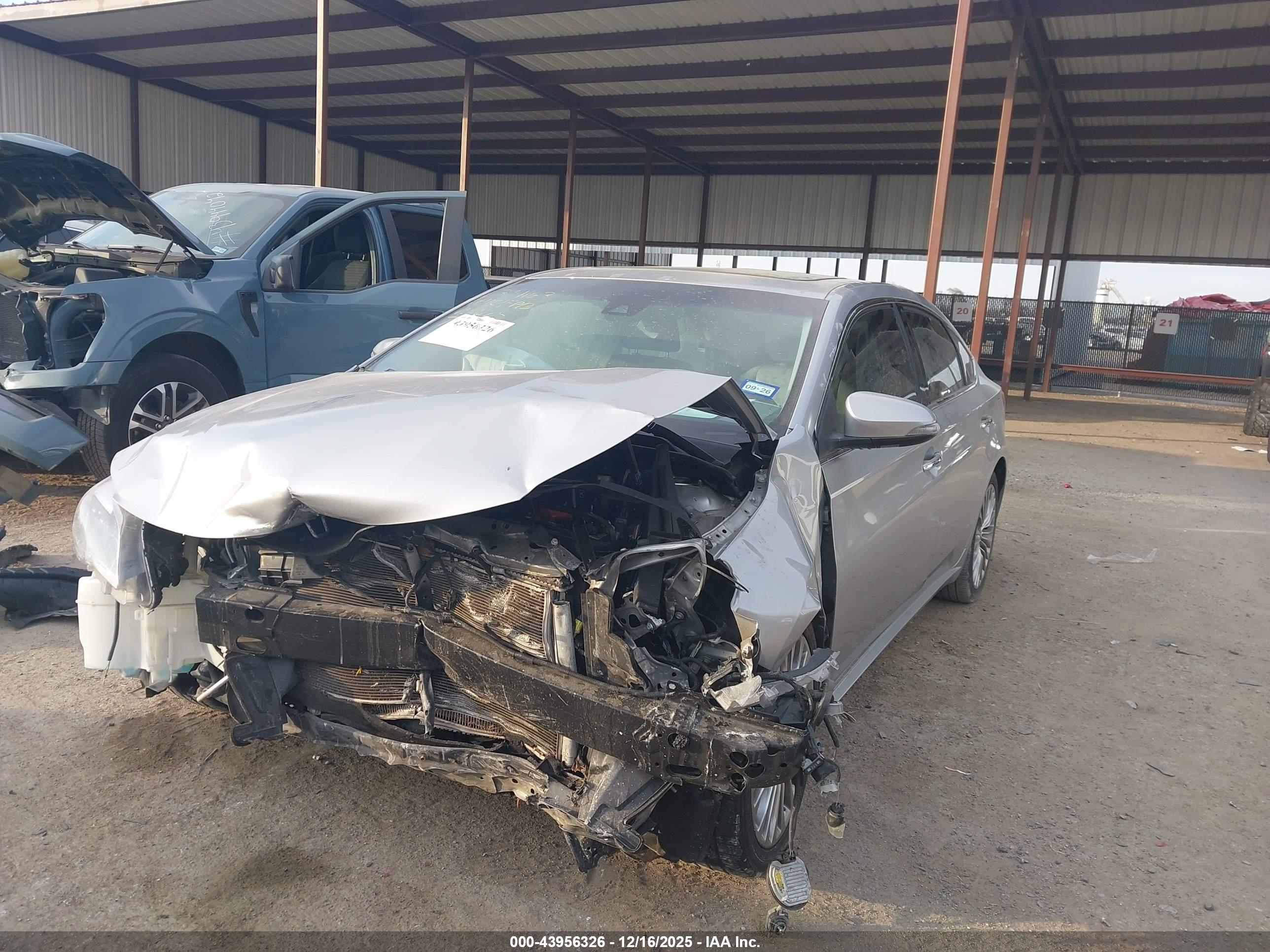 TOYOTA AVALON image 2