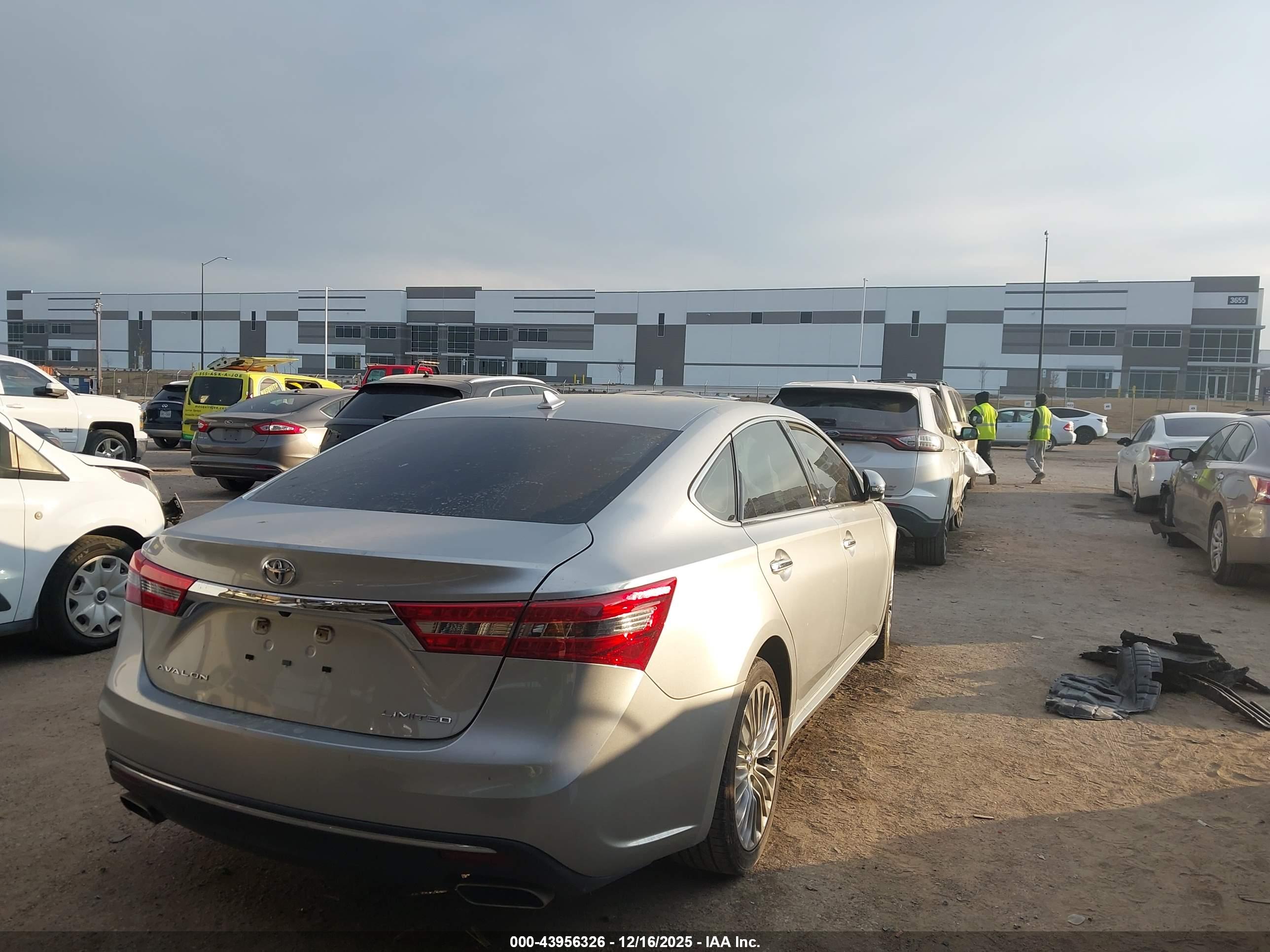 TOYOTA AVALON image 4