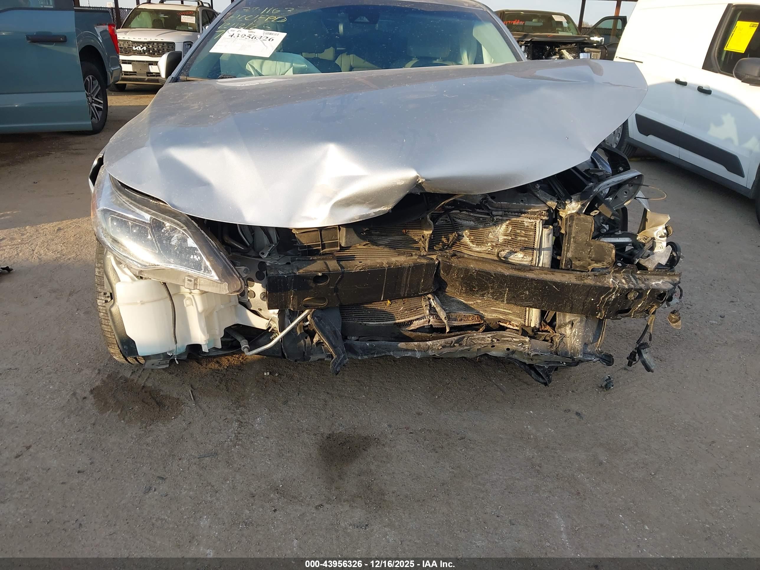 TOYOTA AVALON image 6