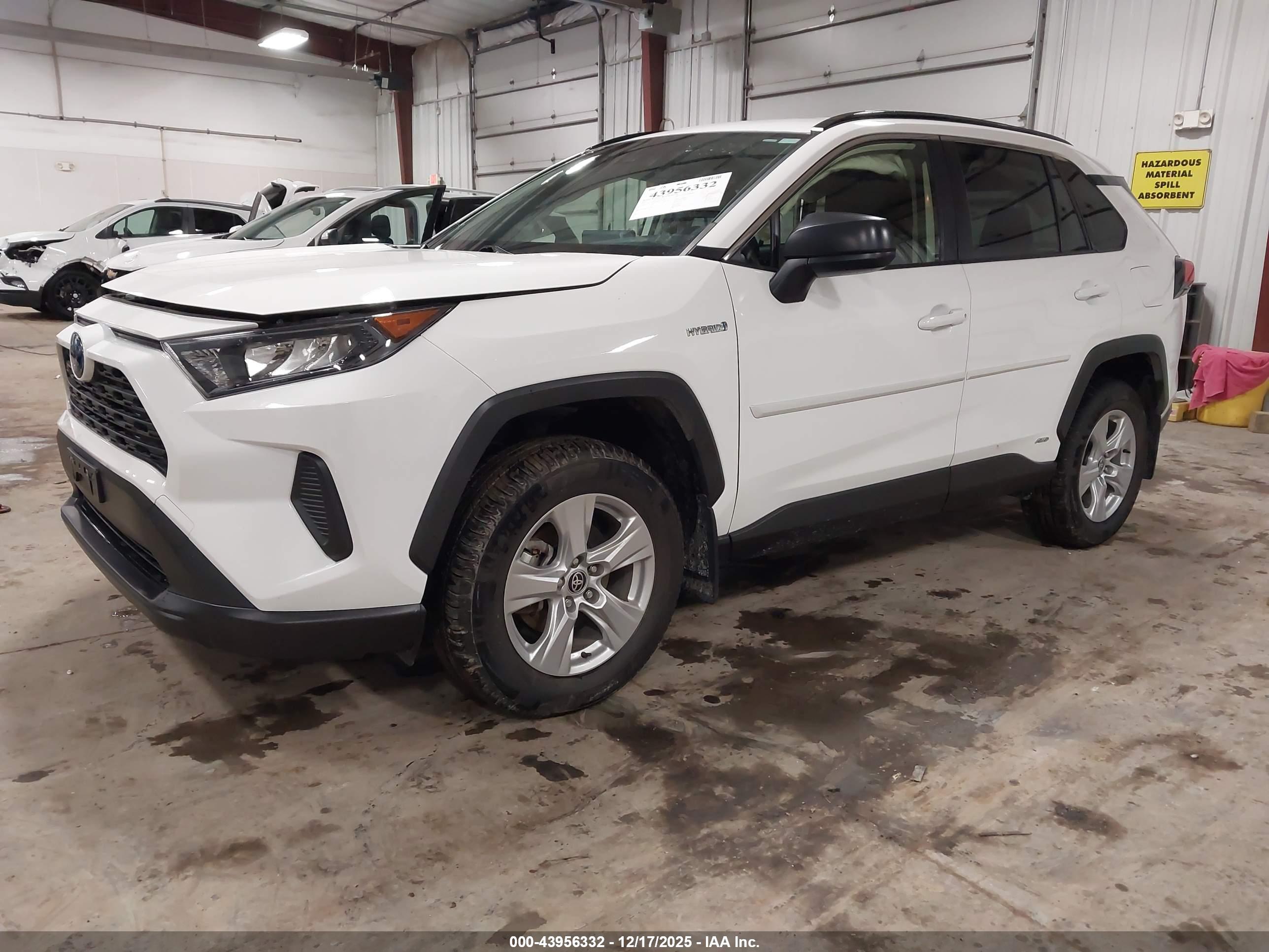 TOYOTA RAV4 image 2