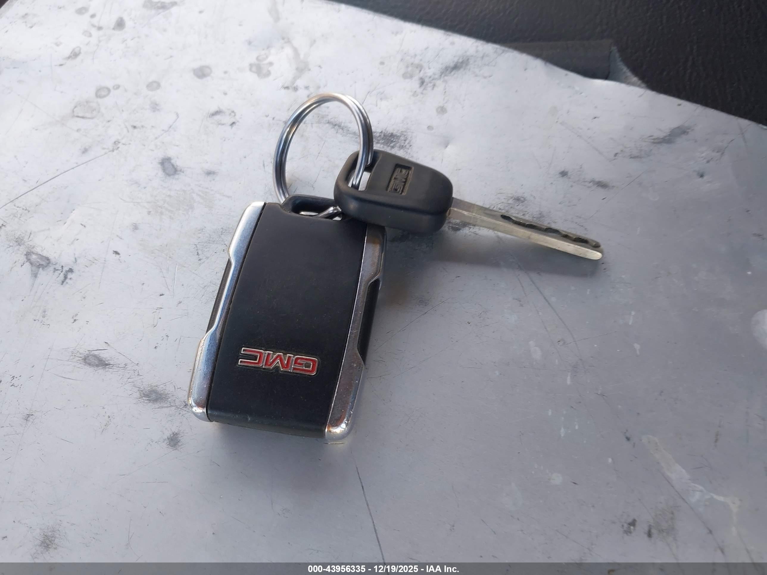 GMC SIERRA image 11
