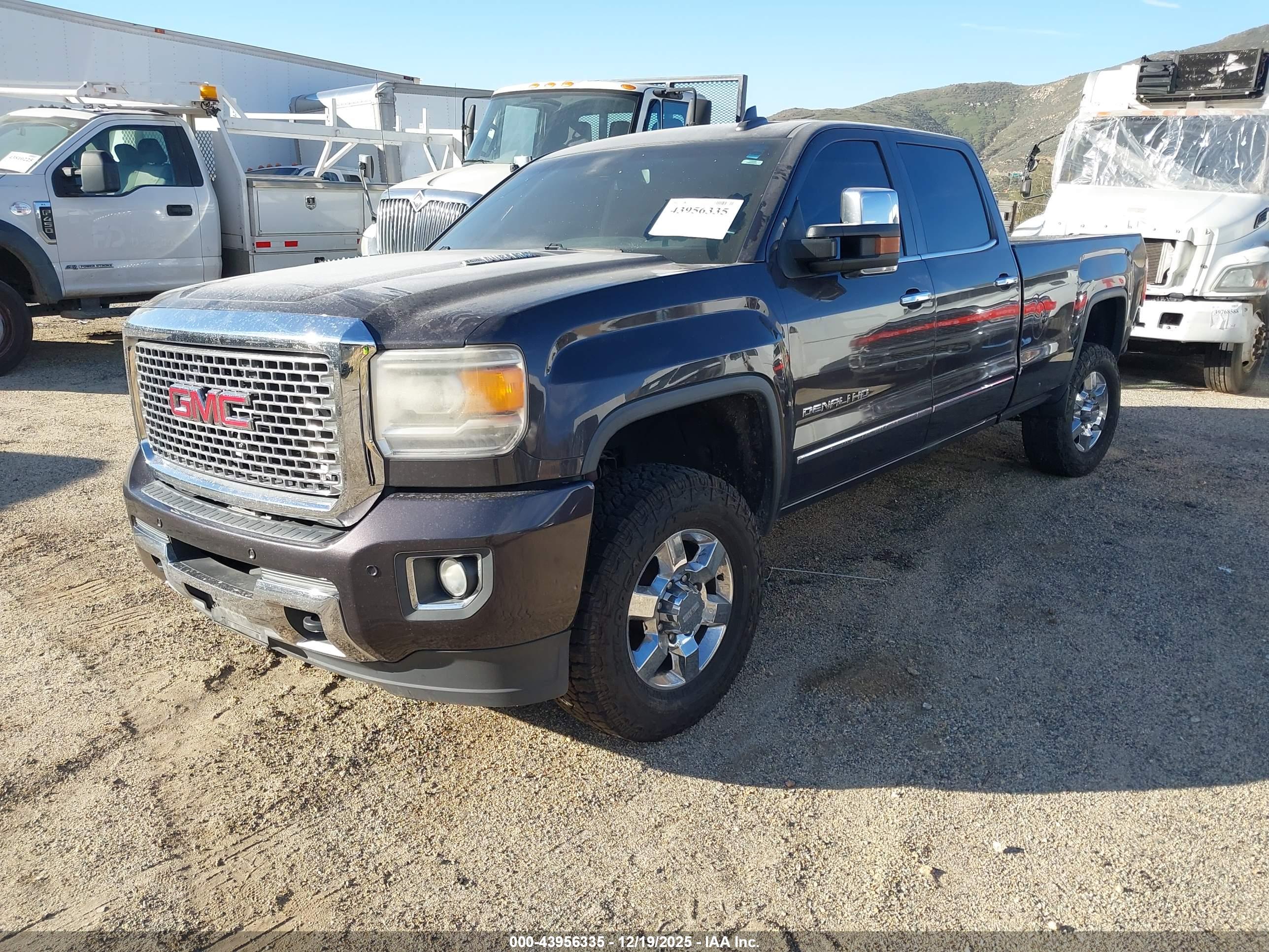GMC SIERRA image 2