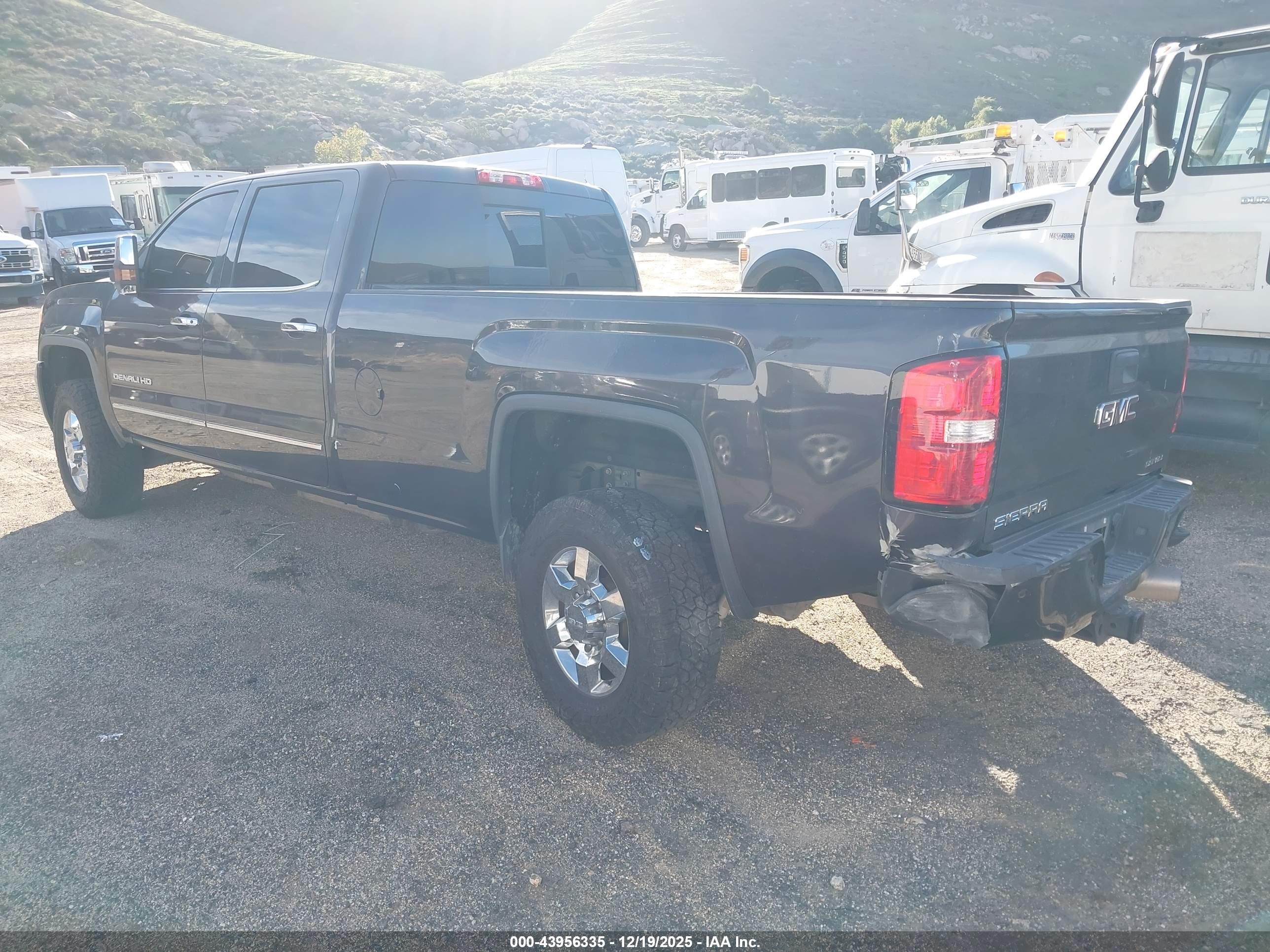 GMC SIERRA image 3